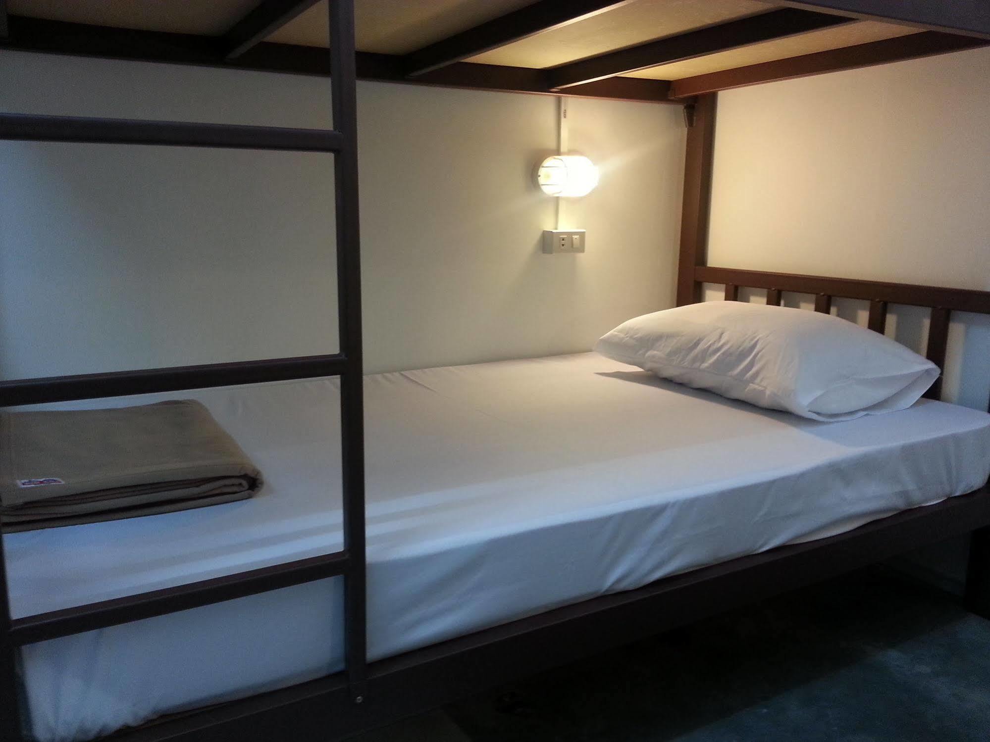 Dreams & Economy hotel