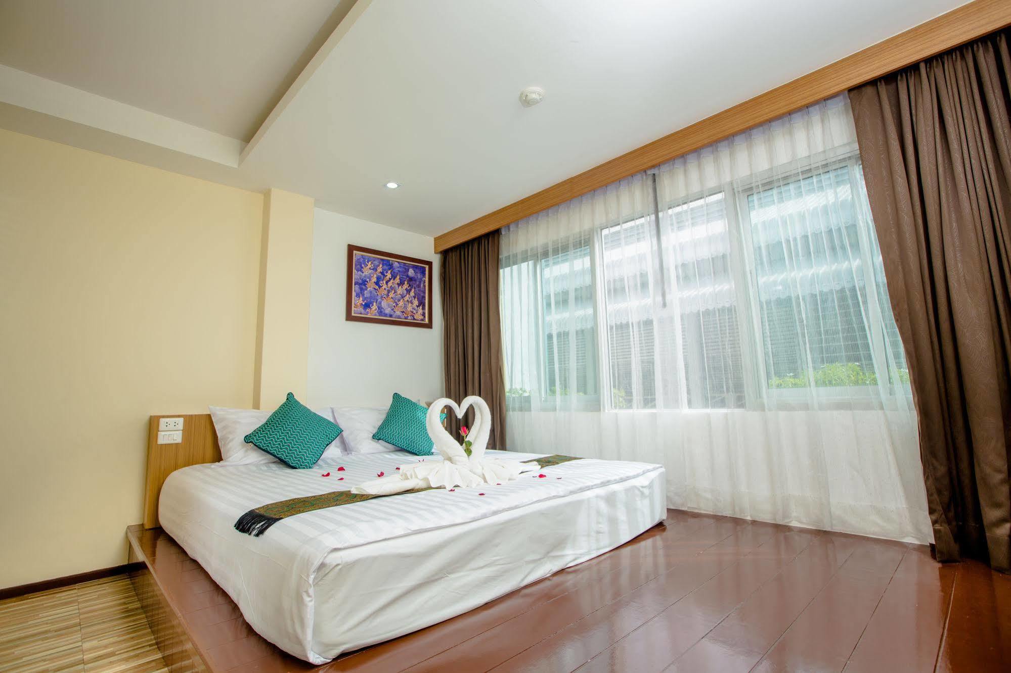 Landmark Hotel 3*