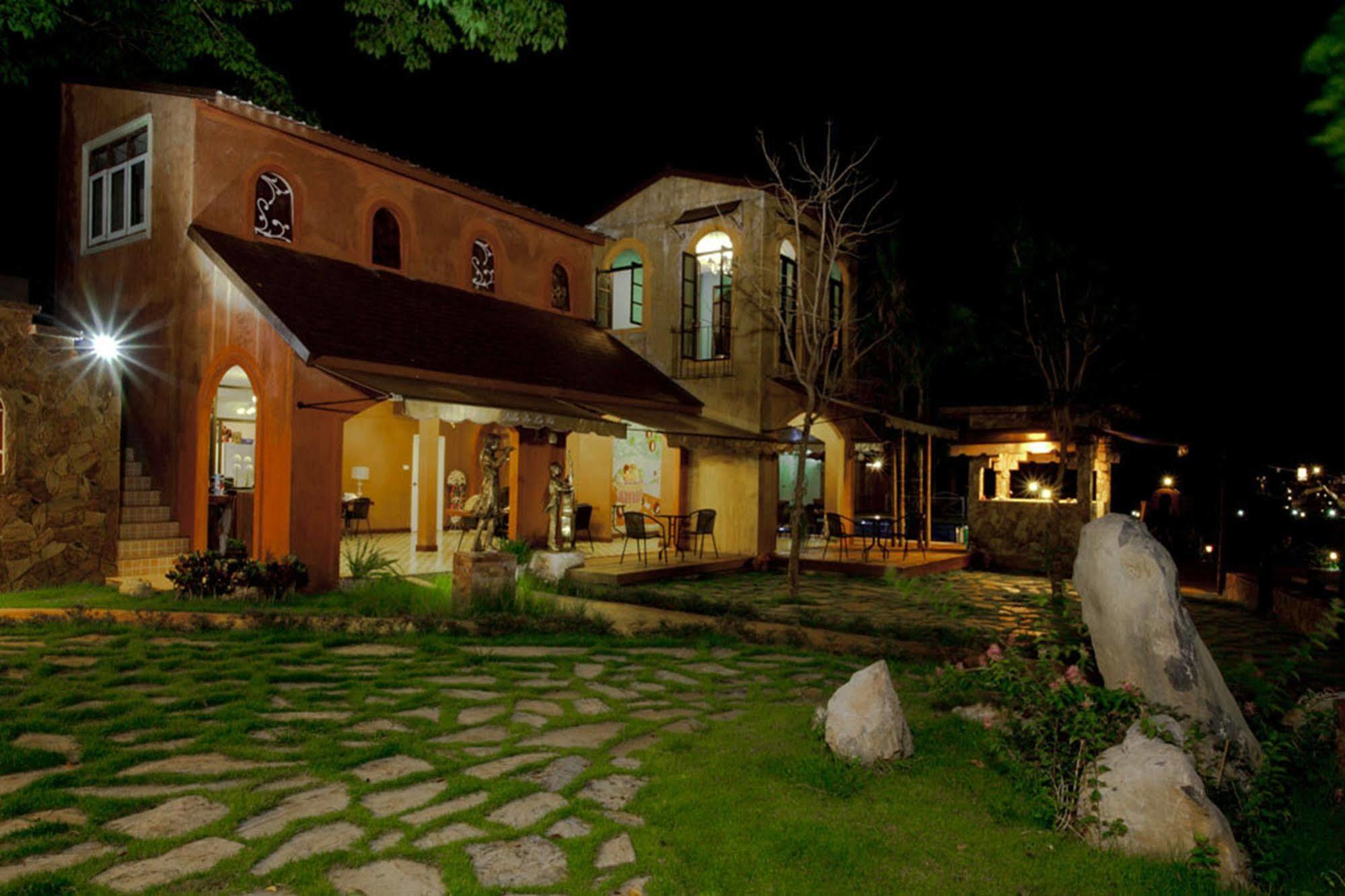 Hotel De La Vie