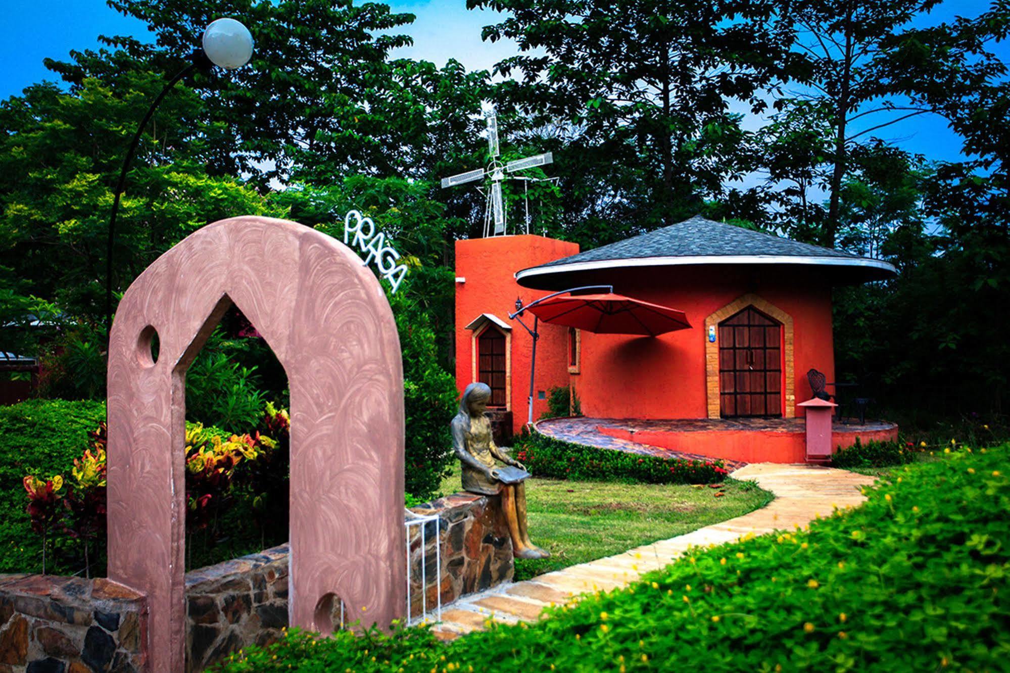 Hotel De La Vie Klang Dong