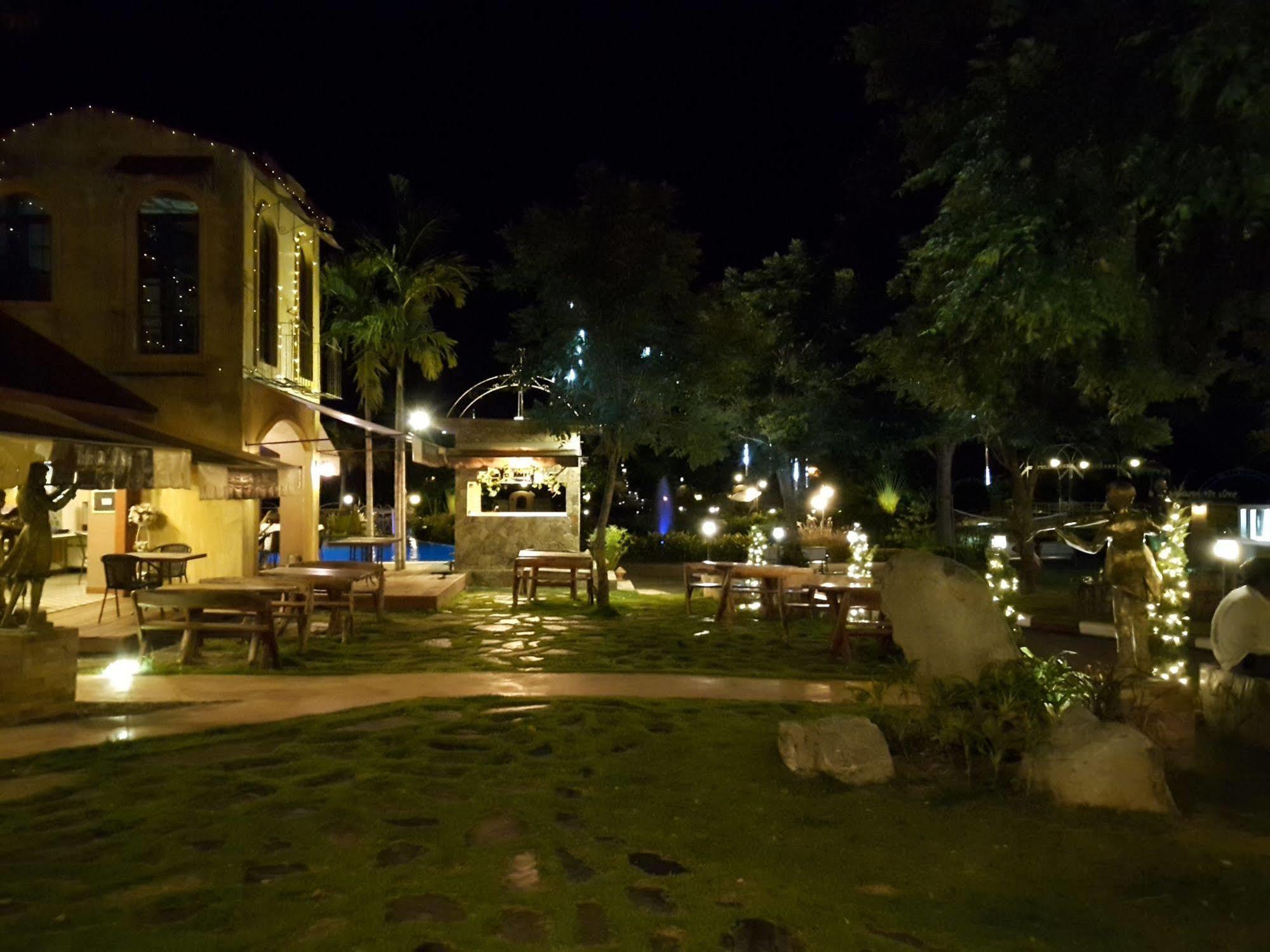 De La Vie 3* Klang Dong