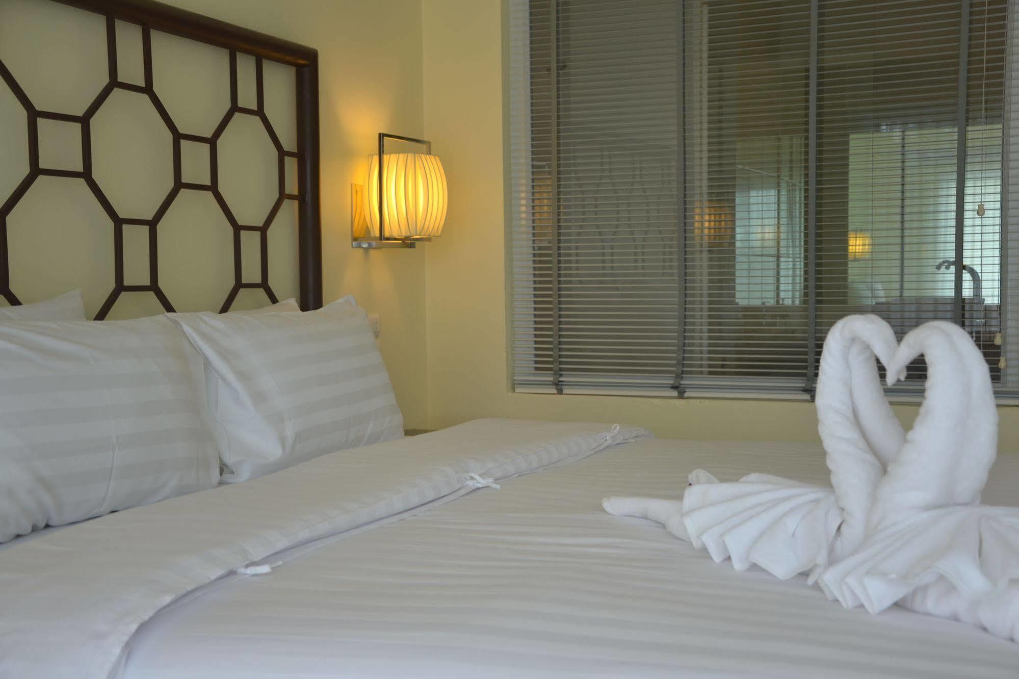 Hotel Southgate - Sha Certified Chumphon