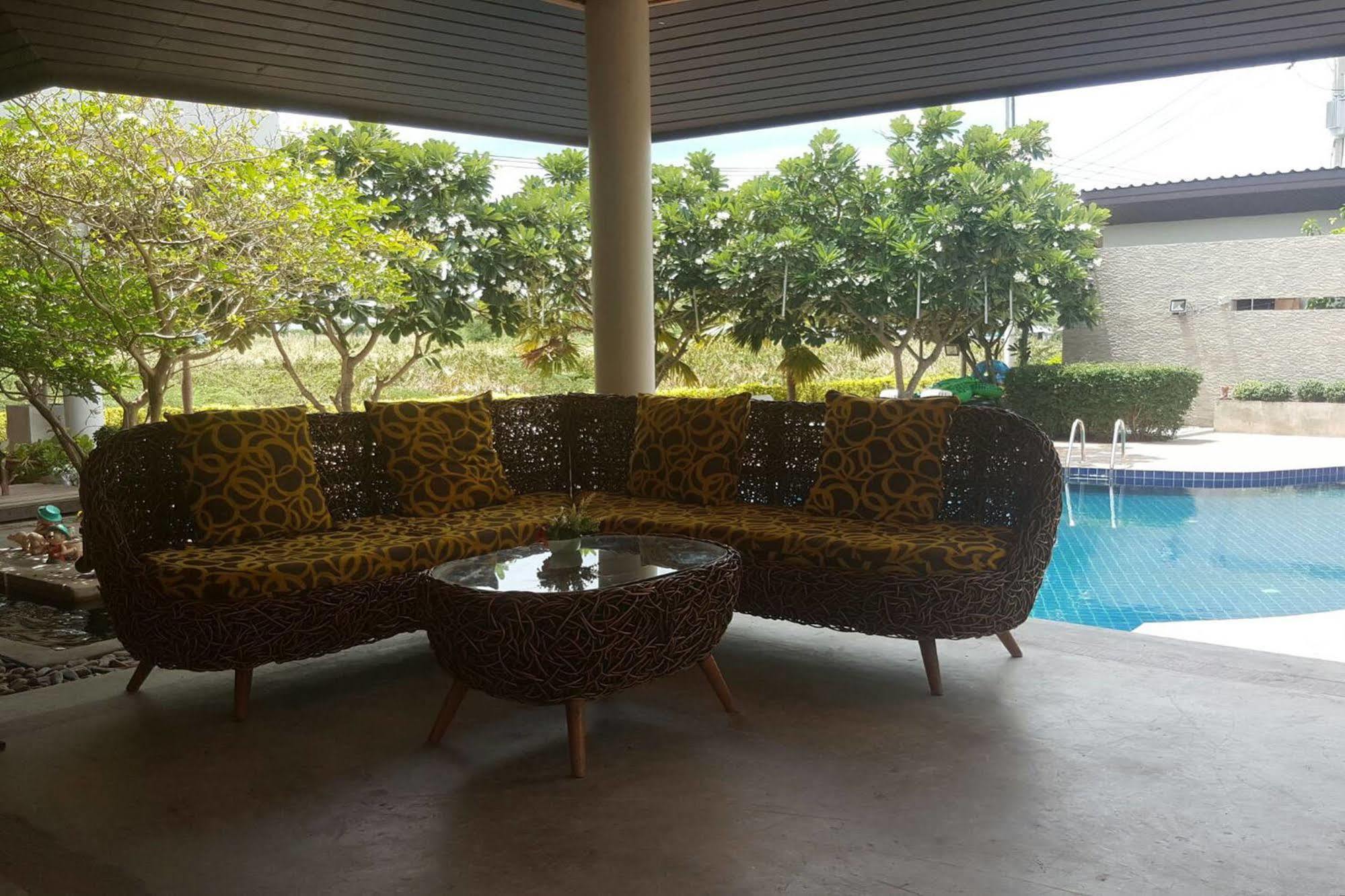 Boat Pool Hotel 3*