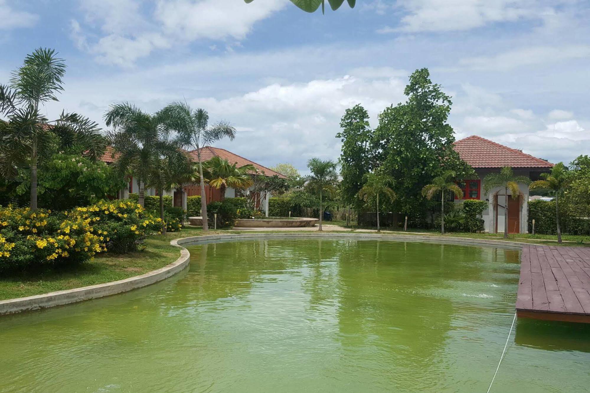 Boat Pool 3*