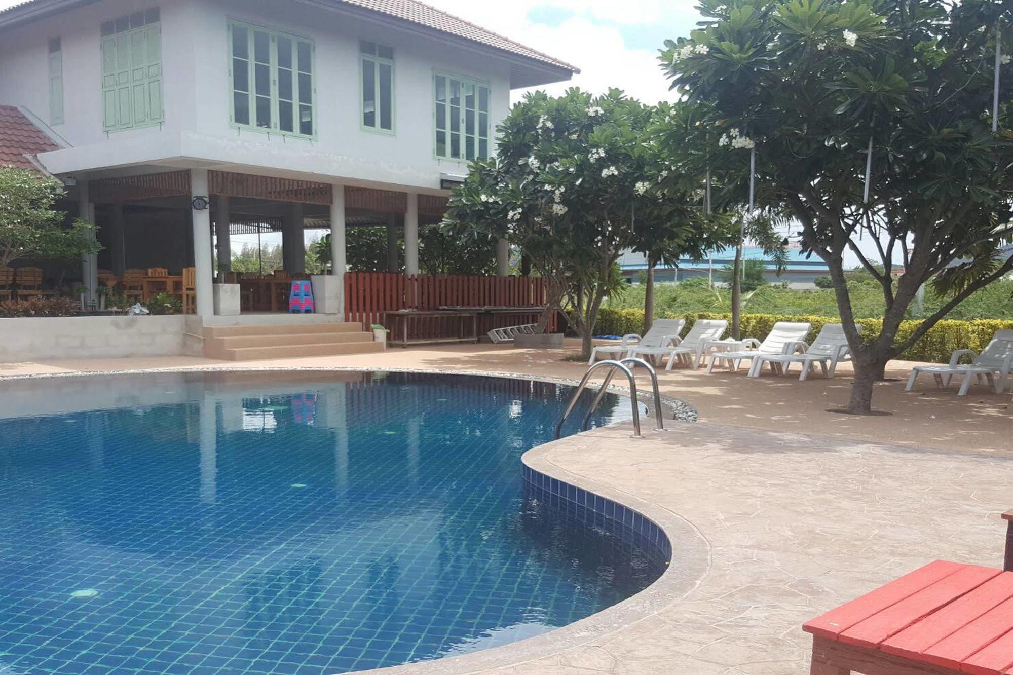 Boat Pool Hotel Hua Hin