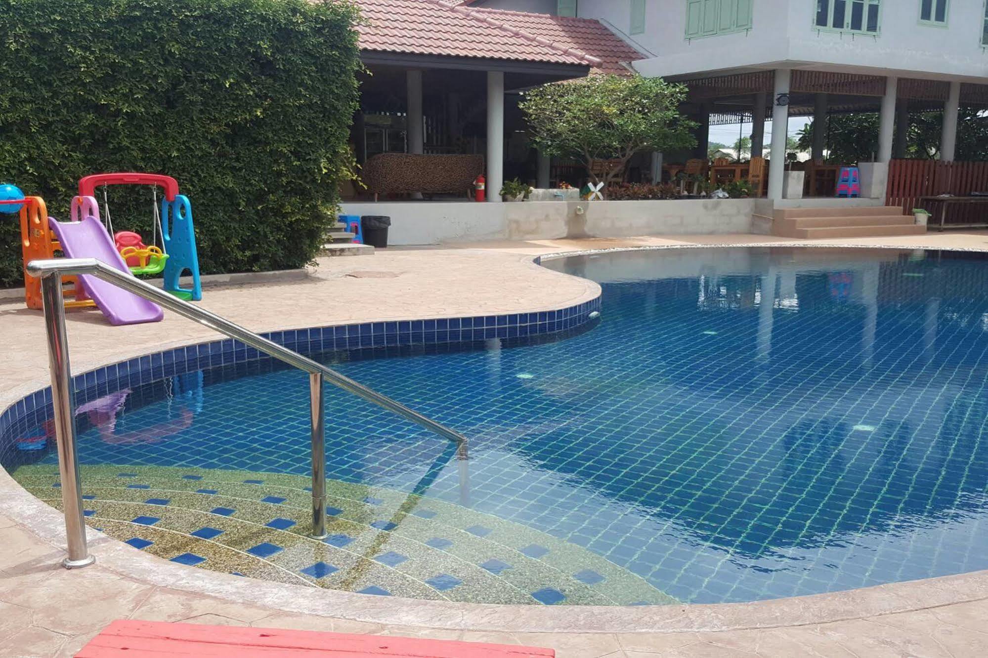 Boat Pool 3*
