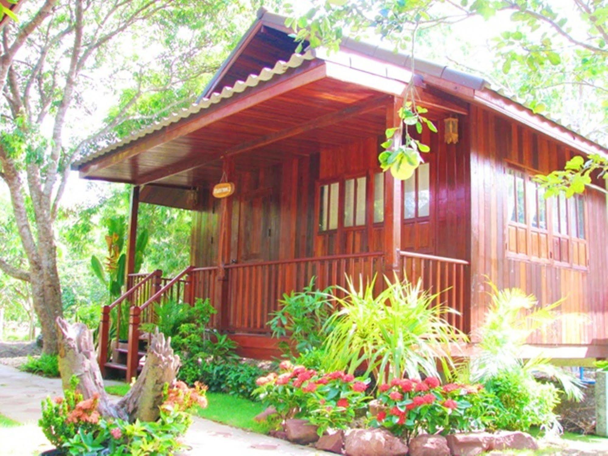 Baansuan Lychee Maeklong Ampawa Resort