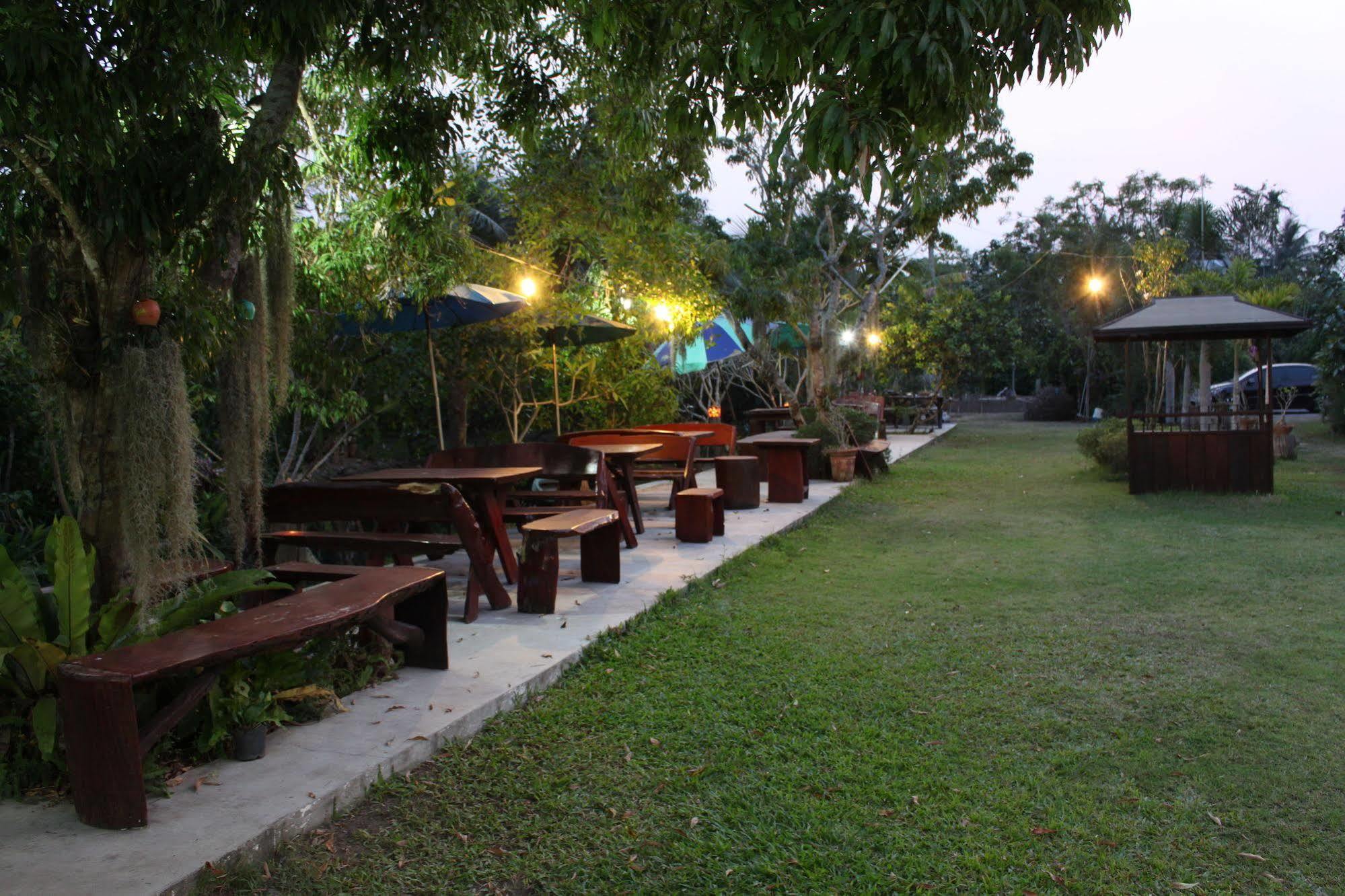 Baansuan Lychee Maeklong Ampawa 3*