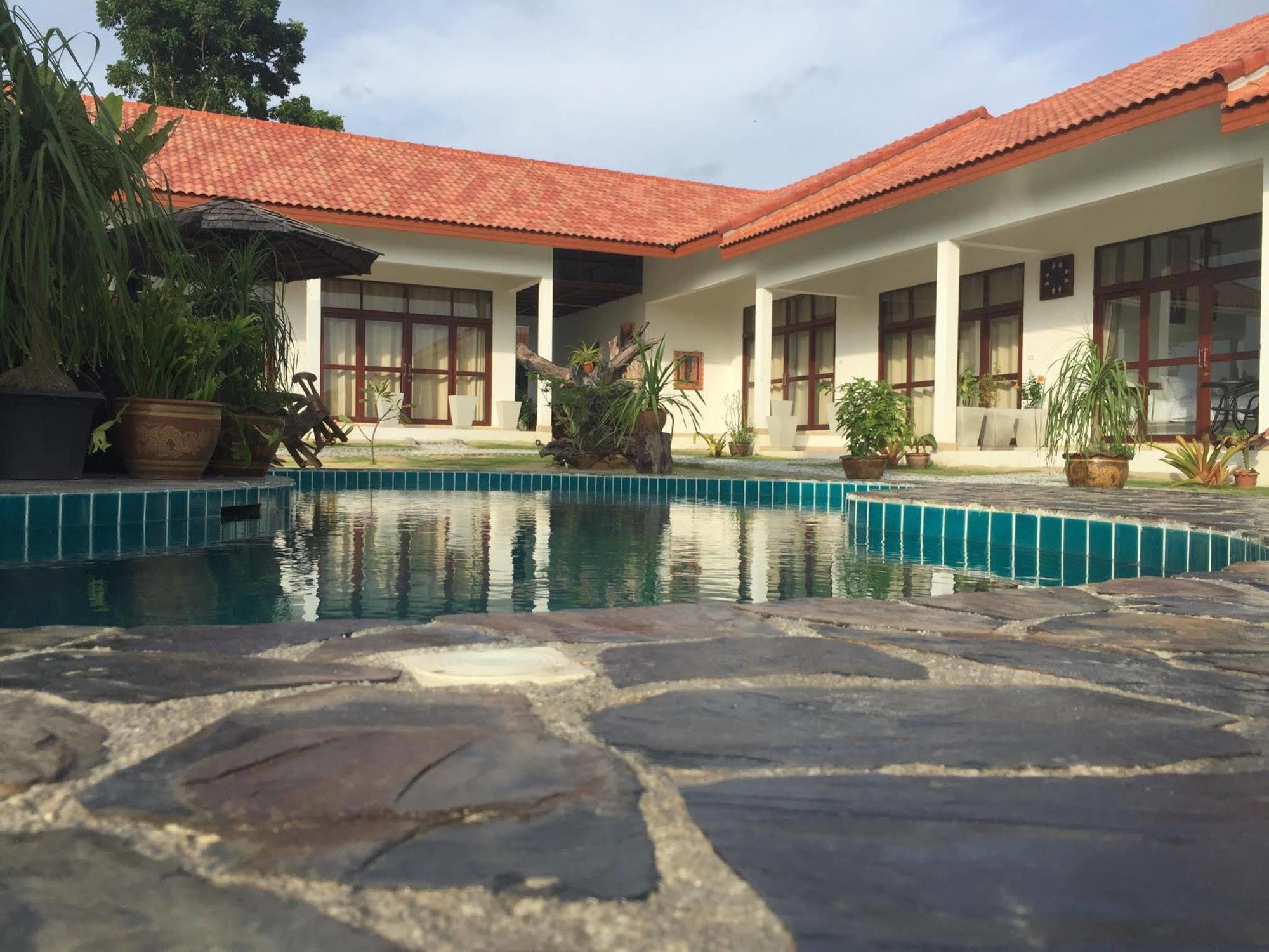 Tree Roots Retreat 3* Rayong