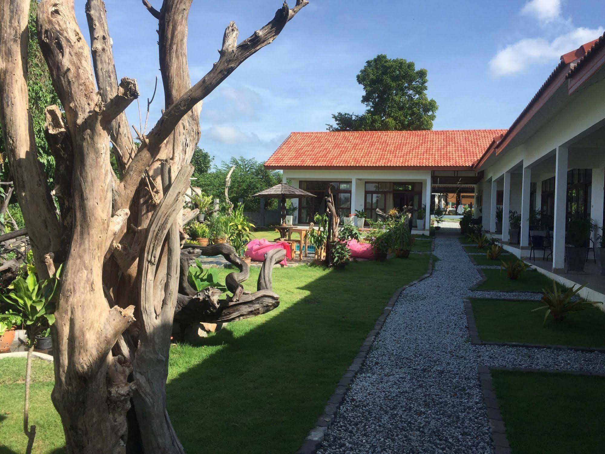 Tree Roots Retreat 3*