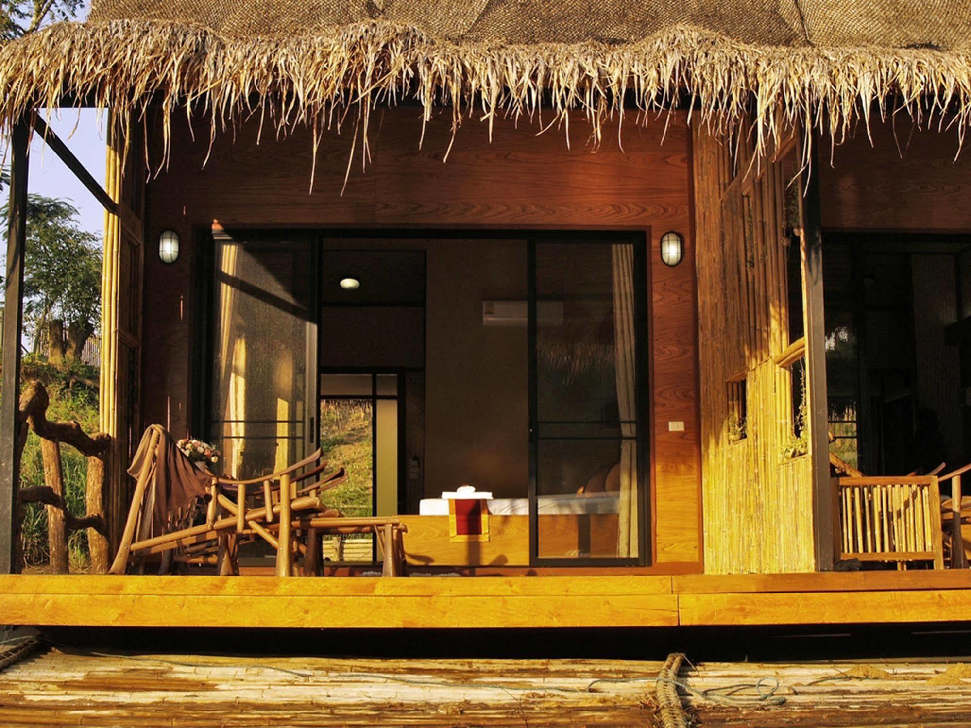Boutique Raft Resort Sai Yok
