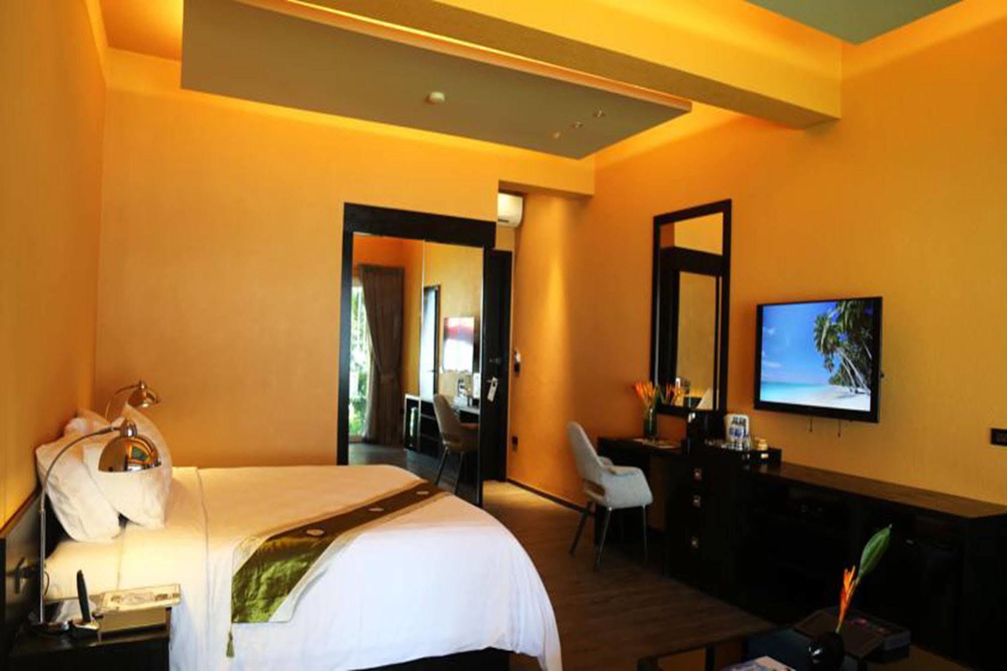 Peninsula Resort 4*
