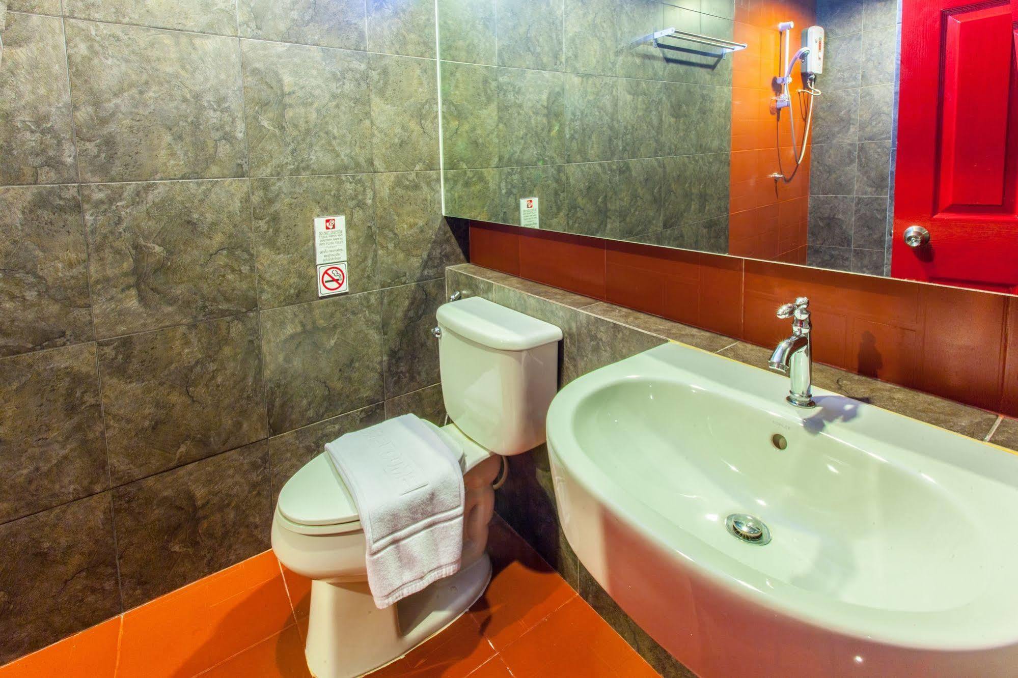 Gallery Lake View Hotel 4*