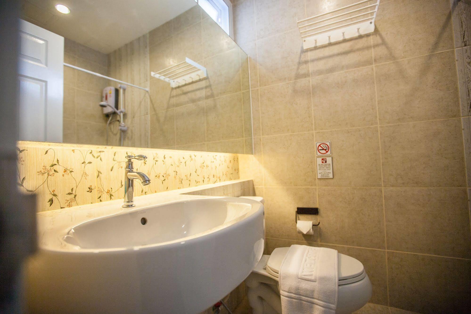 Hotel Gallery Lake View Khon Kaen