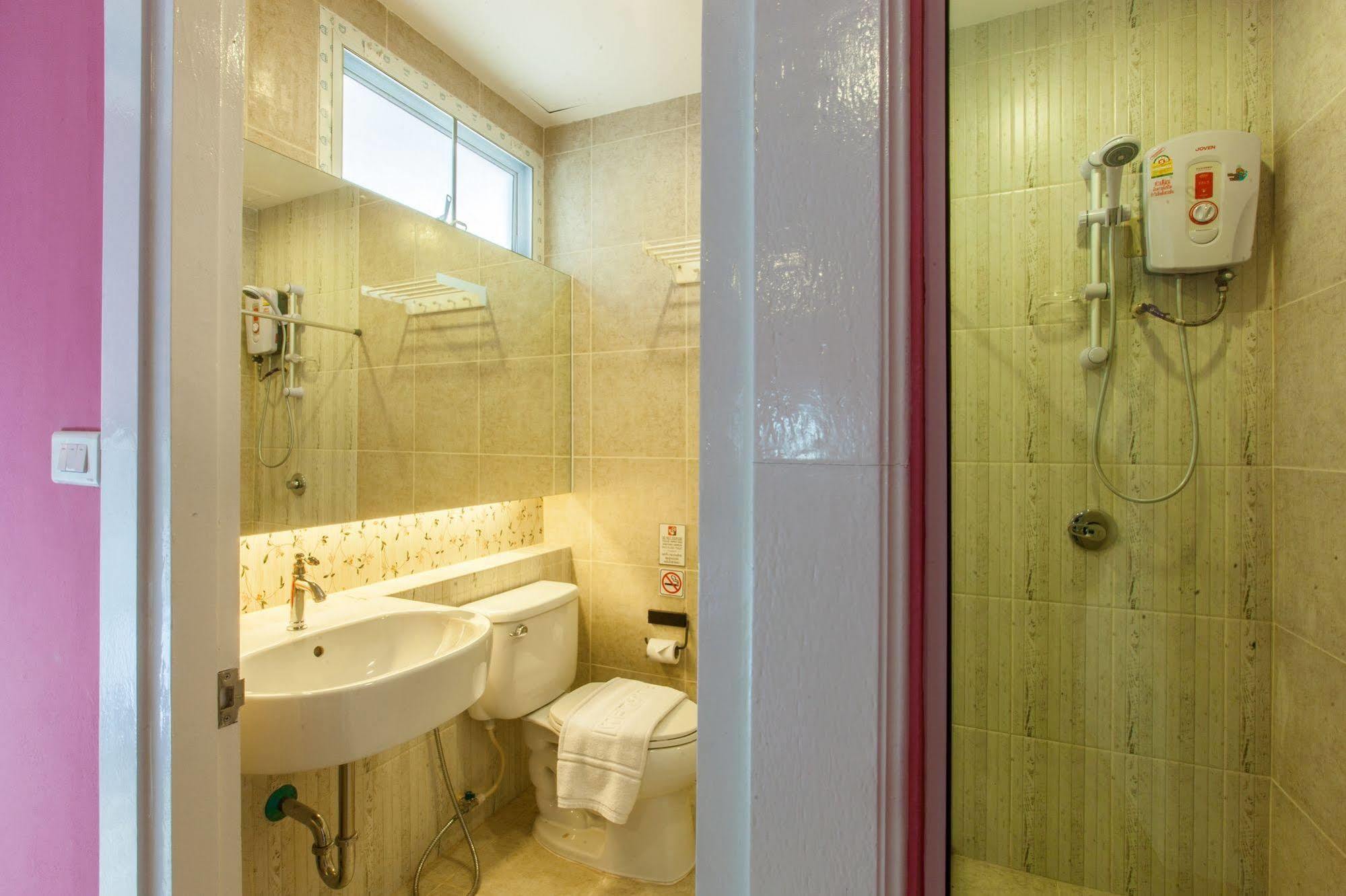 Gallery Lake View Hotel 4*