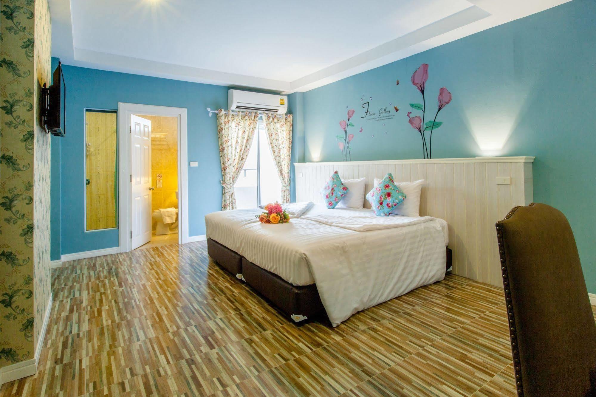 Gallery Lake View 4*