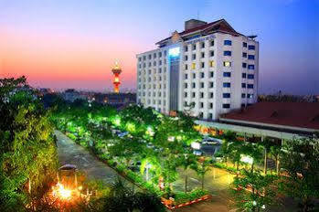 Khum Suphan Hotel 3*