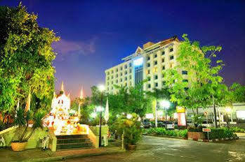 Khum Suphan Hotel 3*