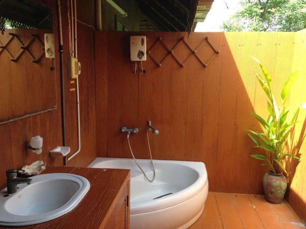 Ruen Thai Rim Haad