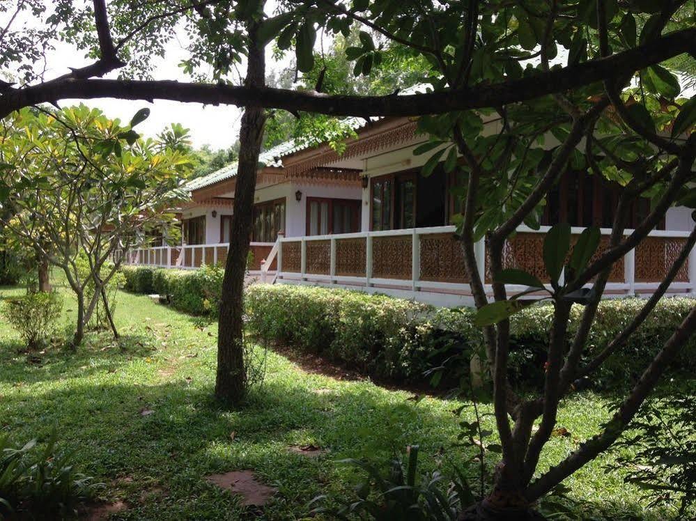 Resort Ruen Thai Rim Haad 2*