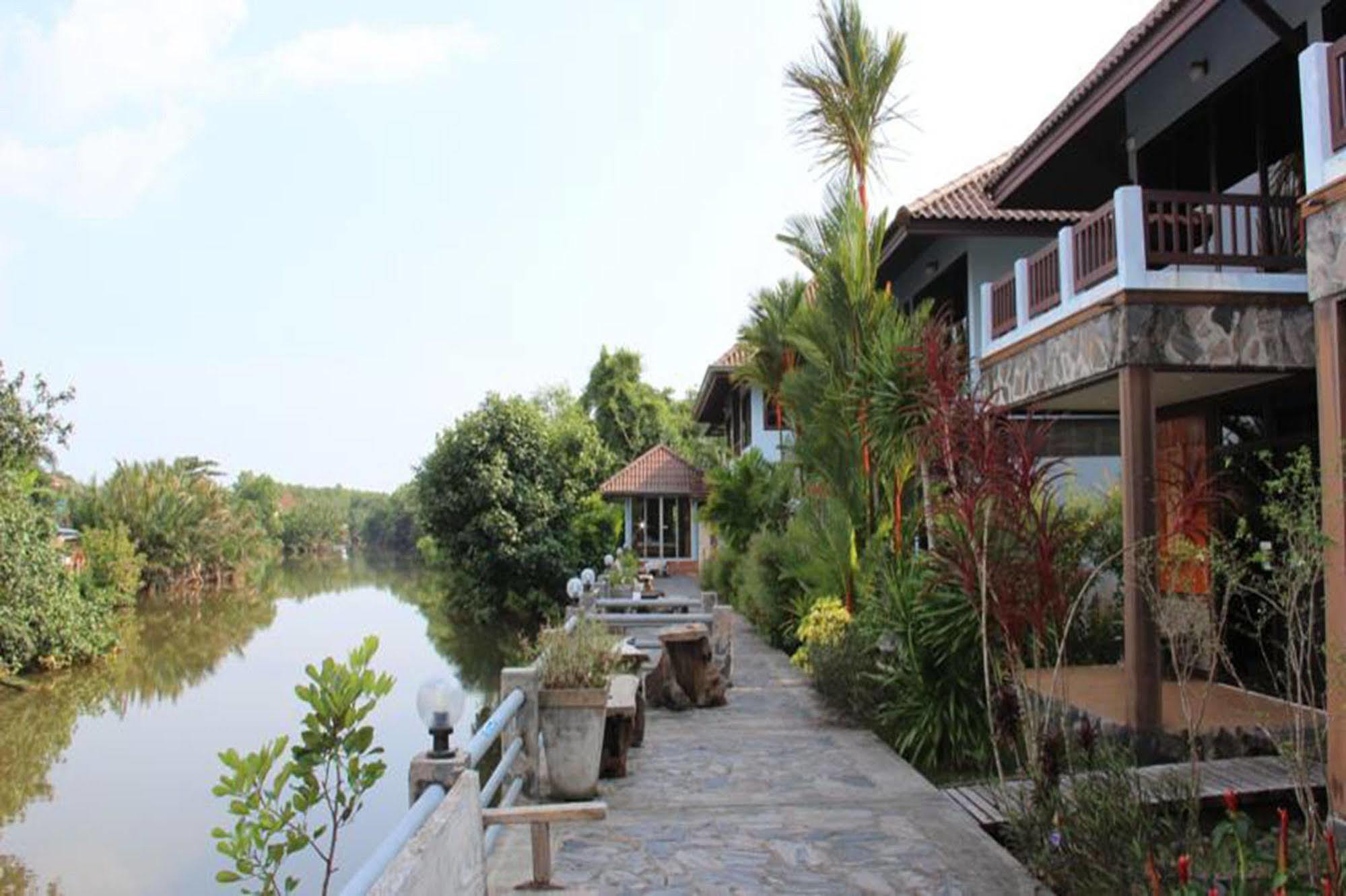 Hotel Baanrimnam Trat