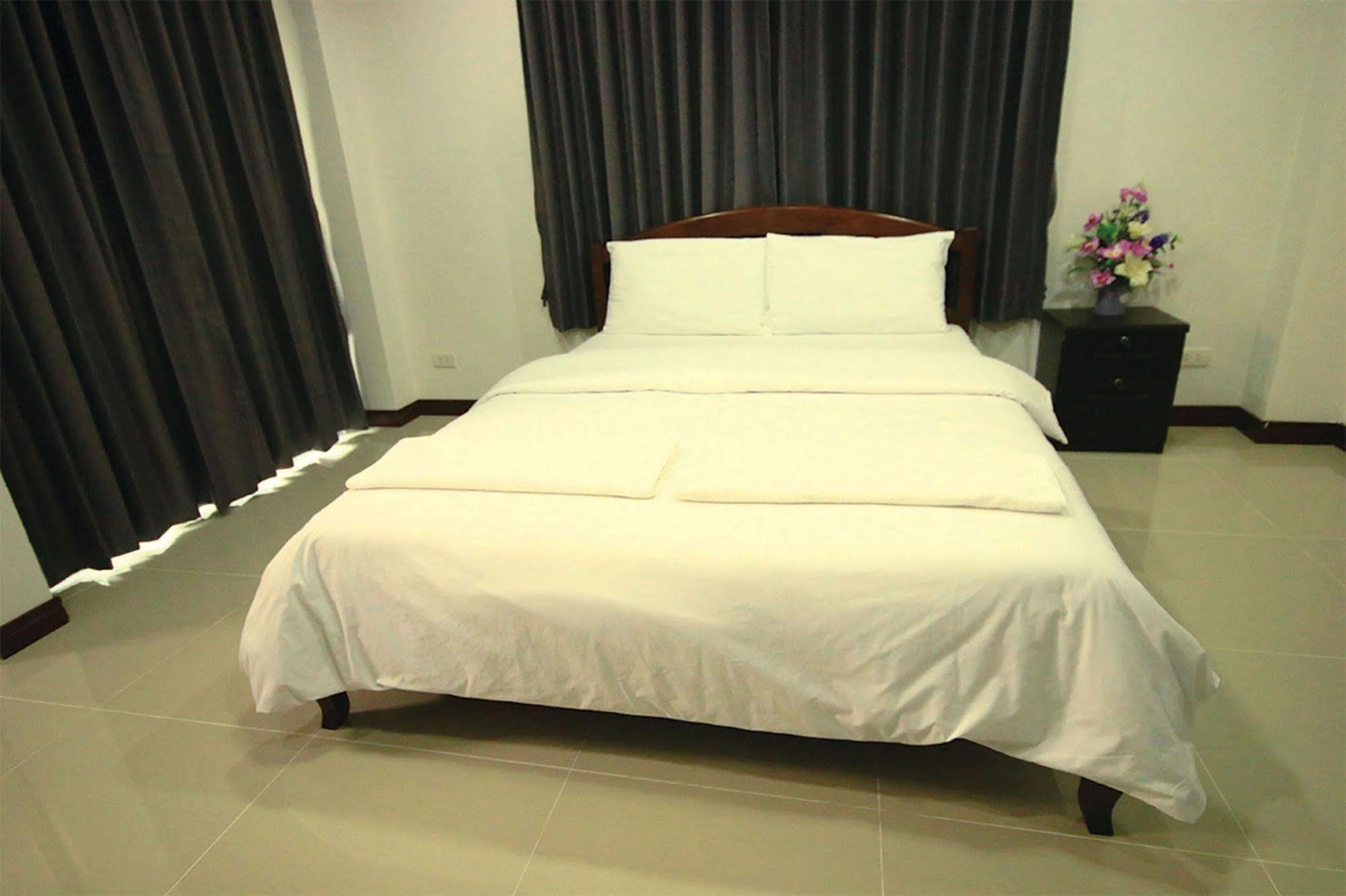 Baan Samrarn Aparthotel