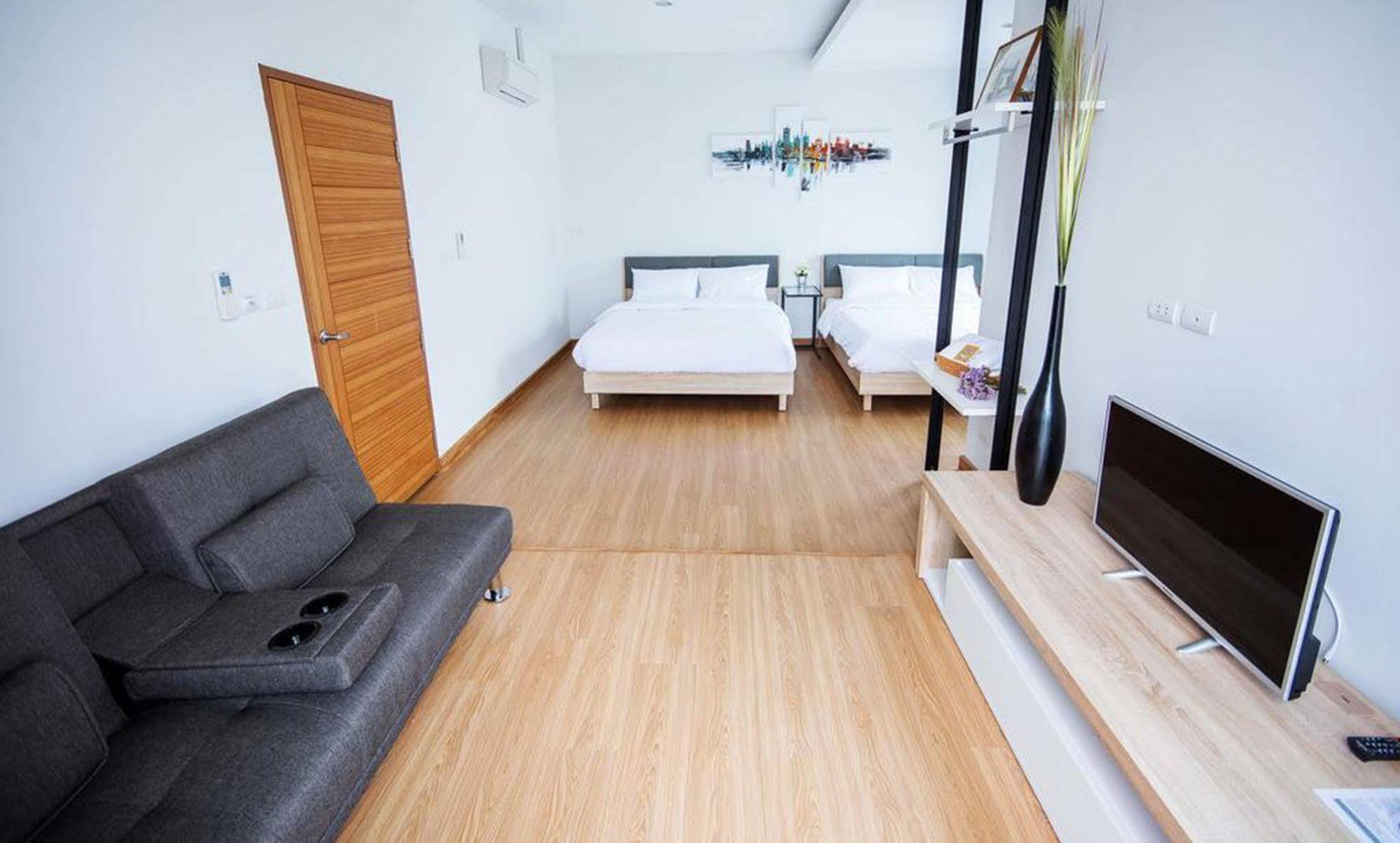 The Logbook And Cafe' Hotel Chonburi