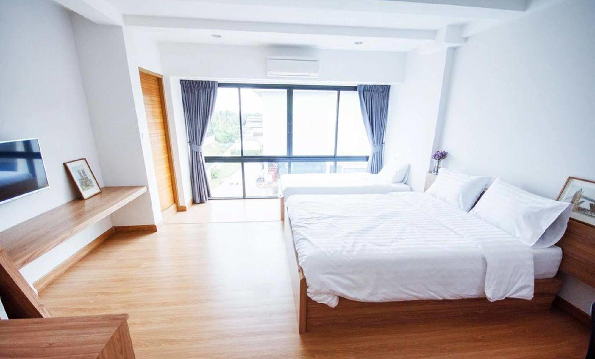 The Logbook And Cafe' Hotel Chonburi