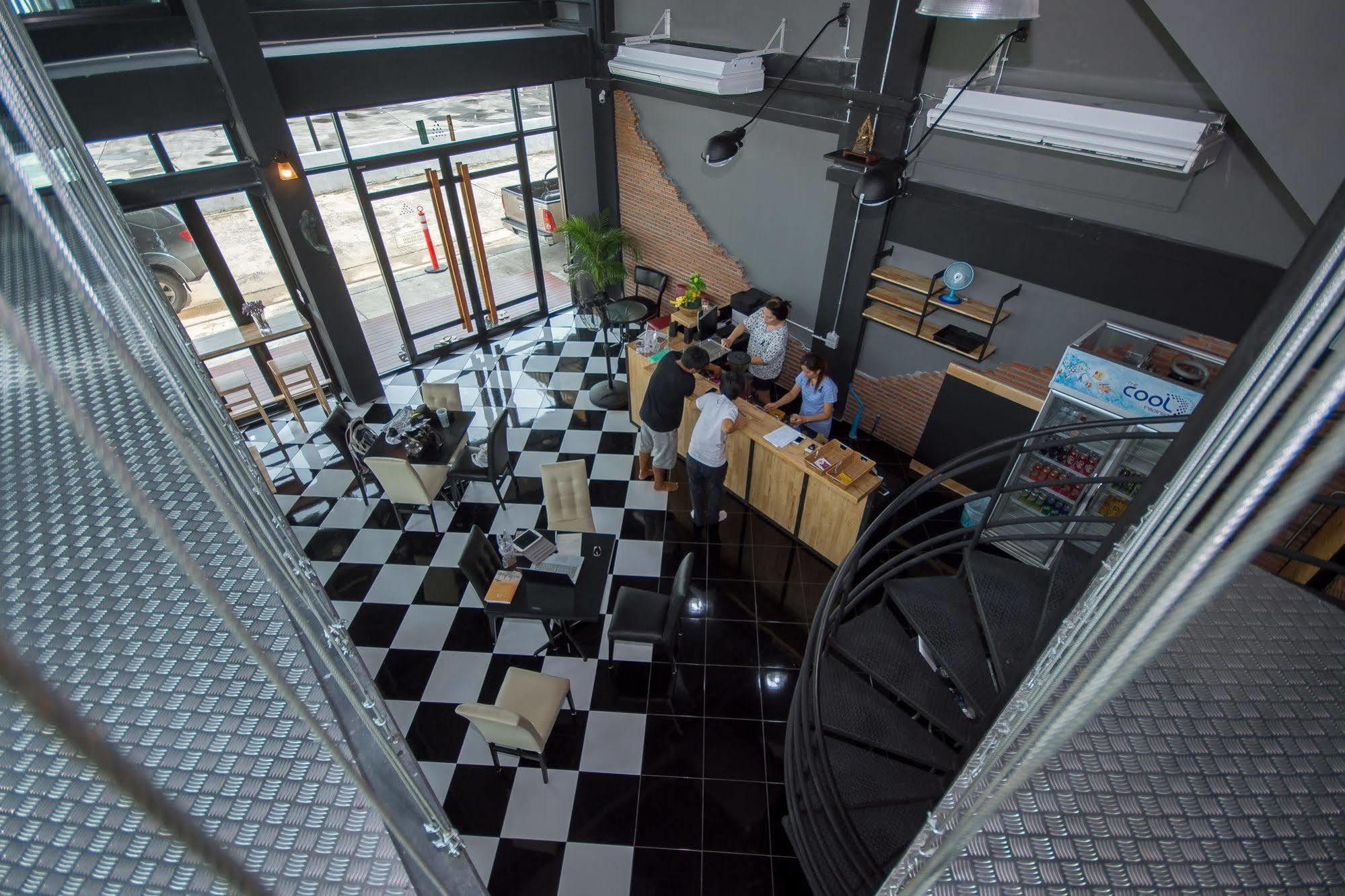 The Logbook And Cafe' 2*