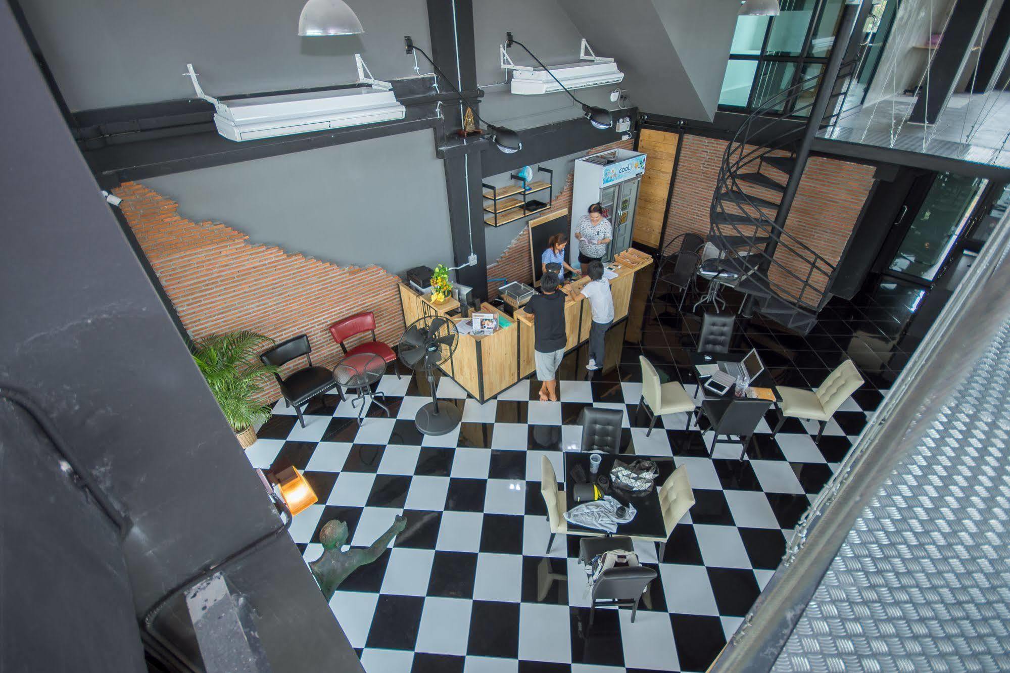 The Logbook And Cafe' Hotel 2*
