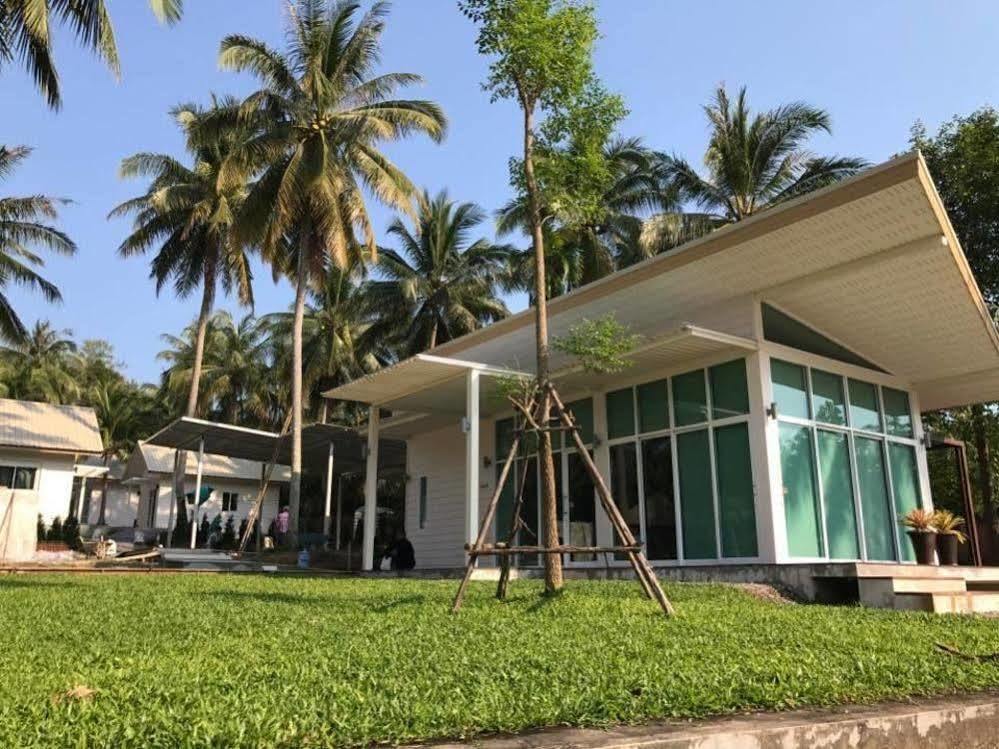 Resort Under Co By View Pathio