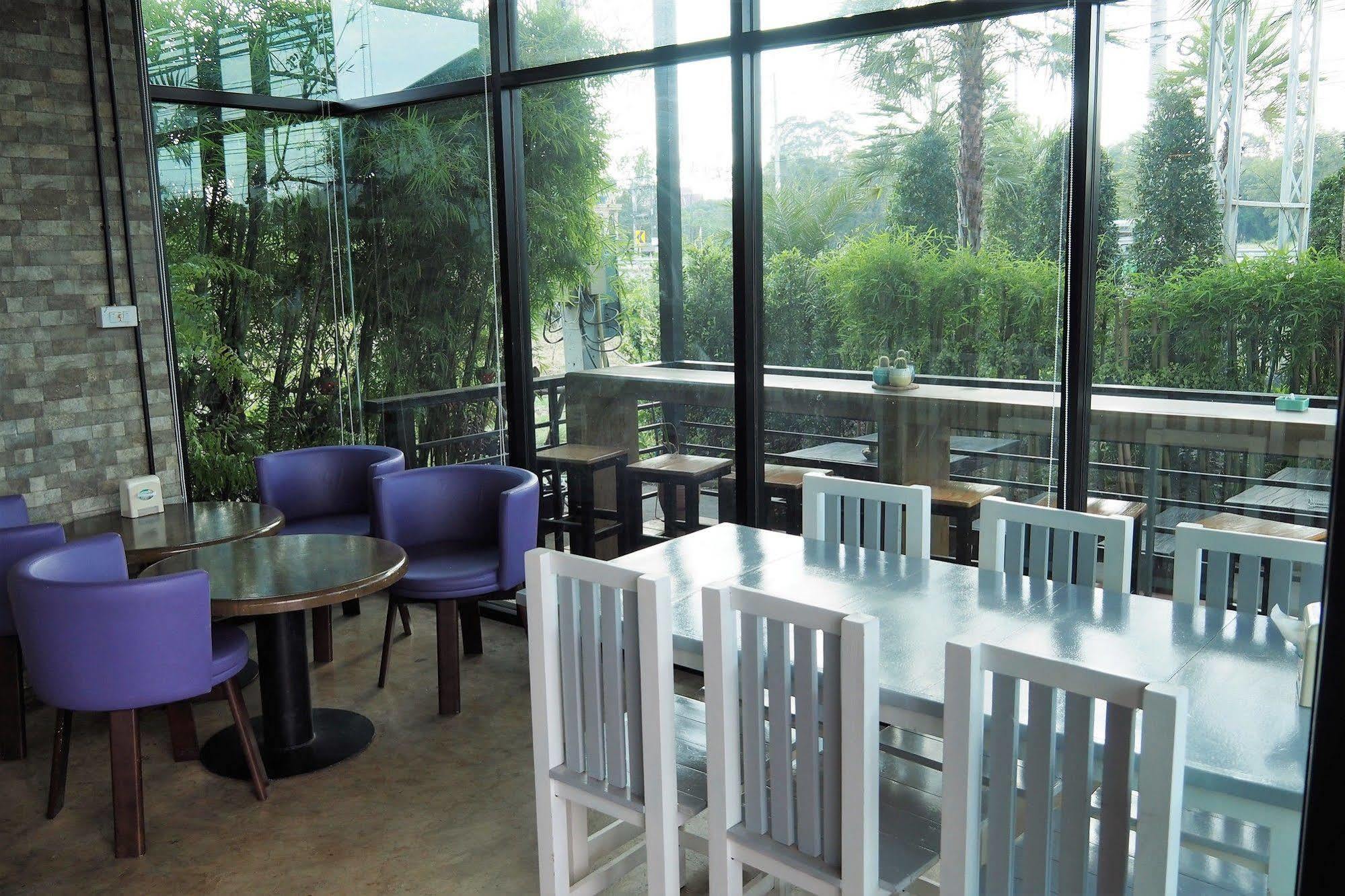 Hotel Bansuandokmai Kabin Buri