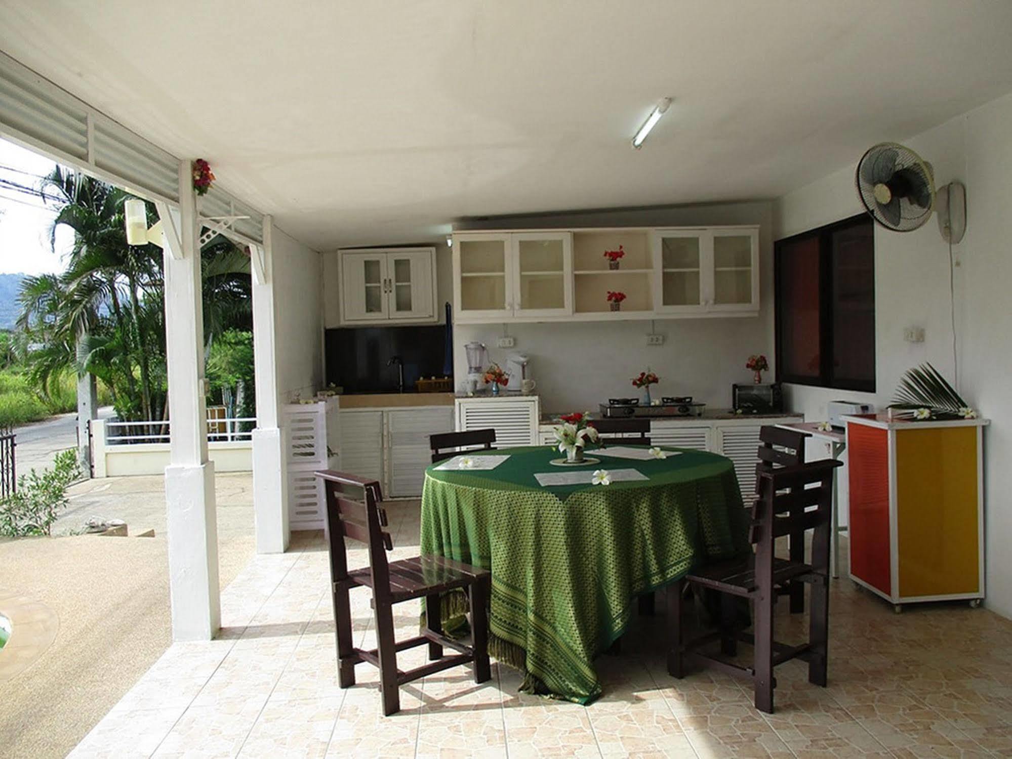 Sawasdee Phuket Hotel 2*