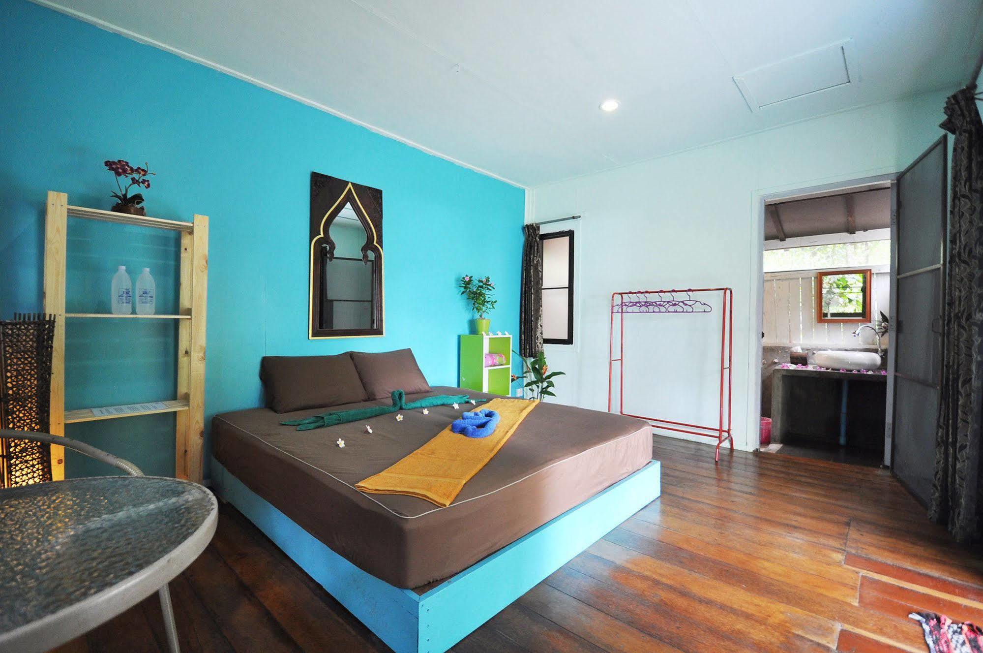 Phayam Friends Resort 2*