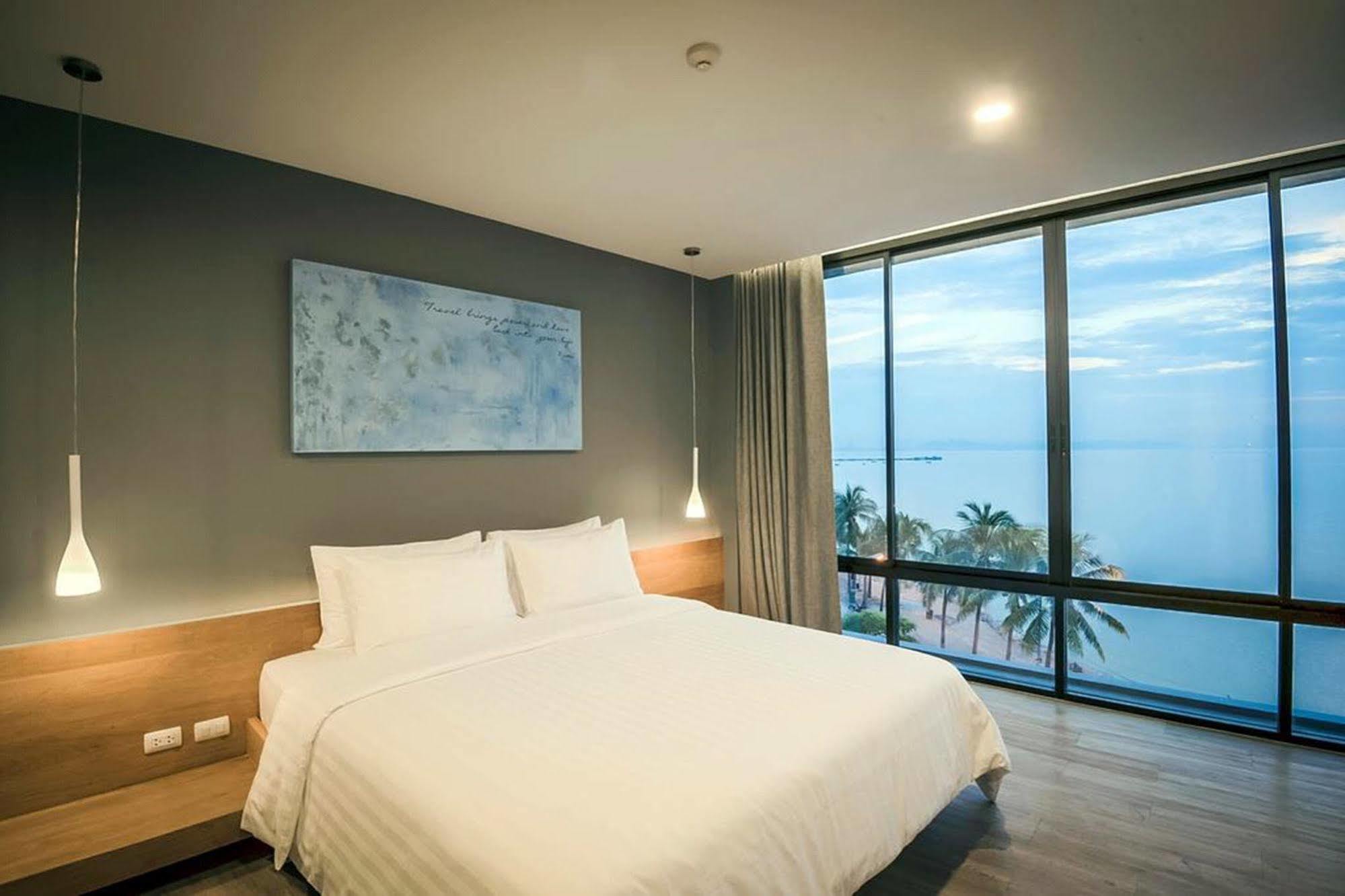 Kalm Hotel 3*