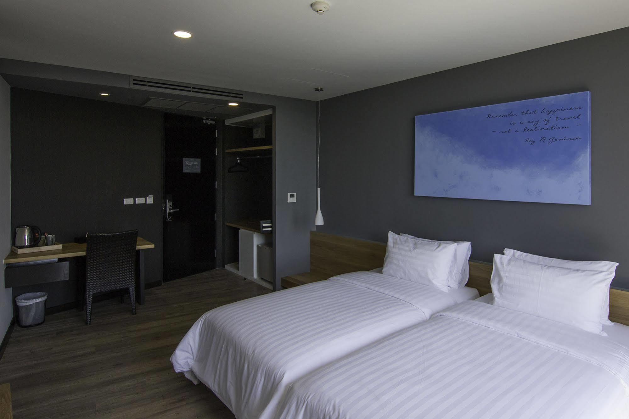 Kalm Hotel