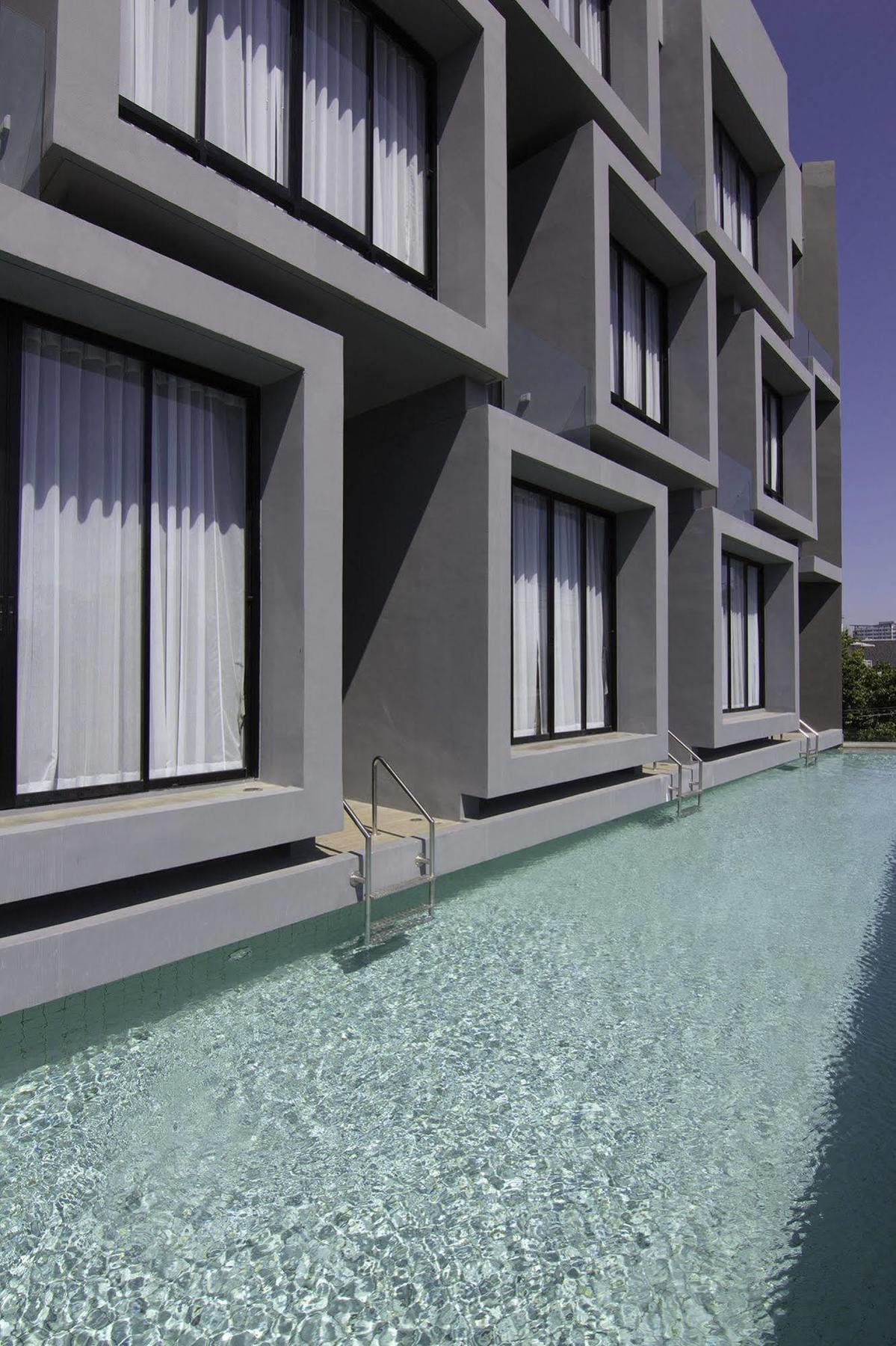 Kalm Hotel