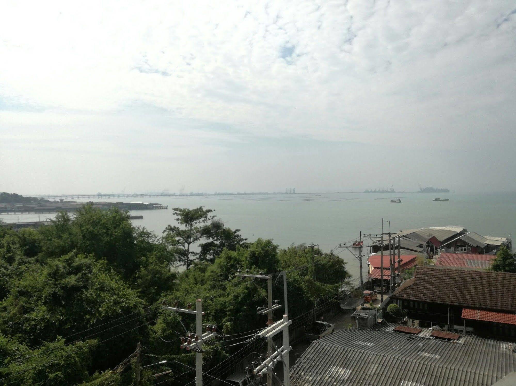 Sonrisa Srirachaที่พักติดทะเล Aparthotel 3*