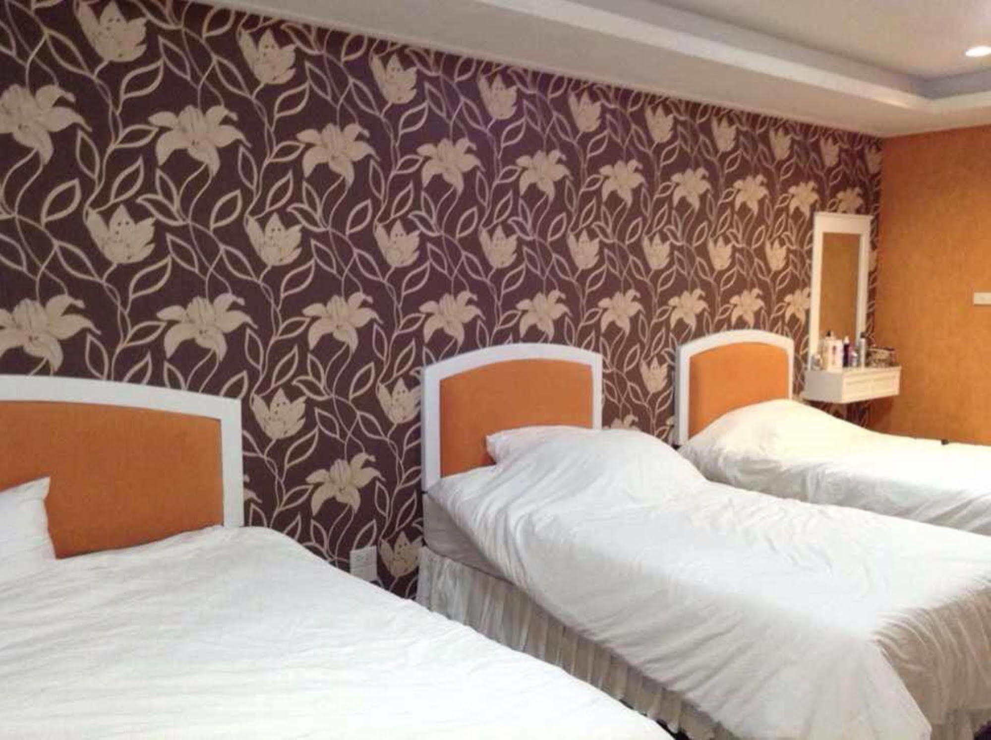 Hotel Baandara 3*