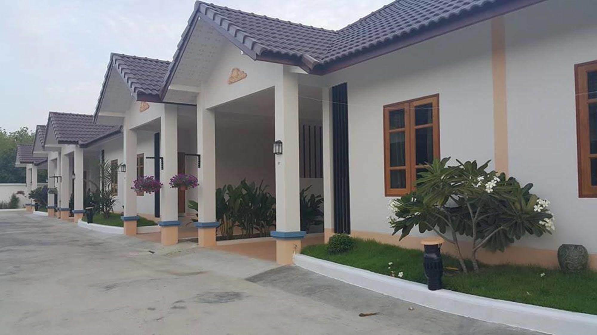 Resort Wangthatum Si Maha Phot