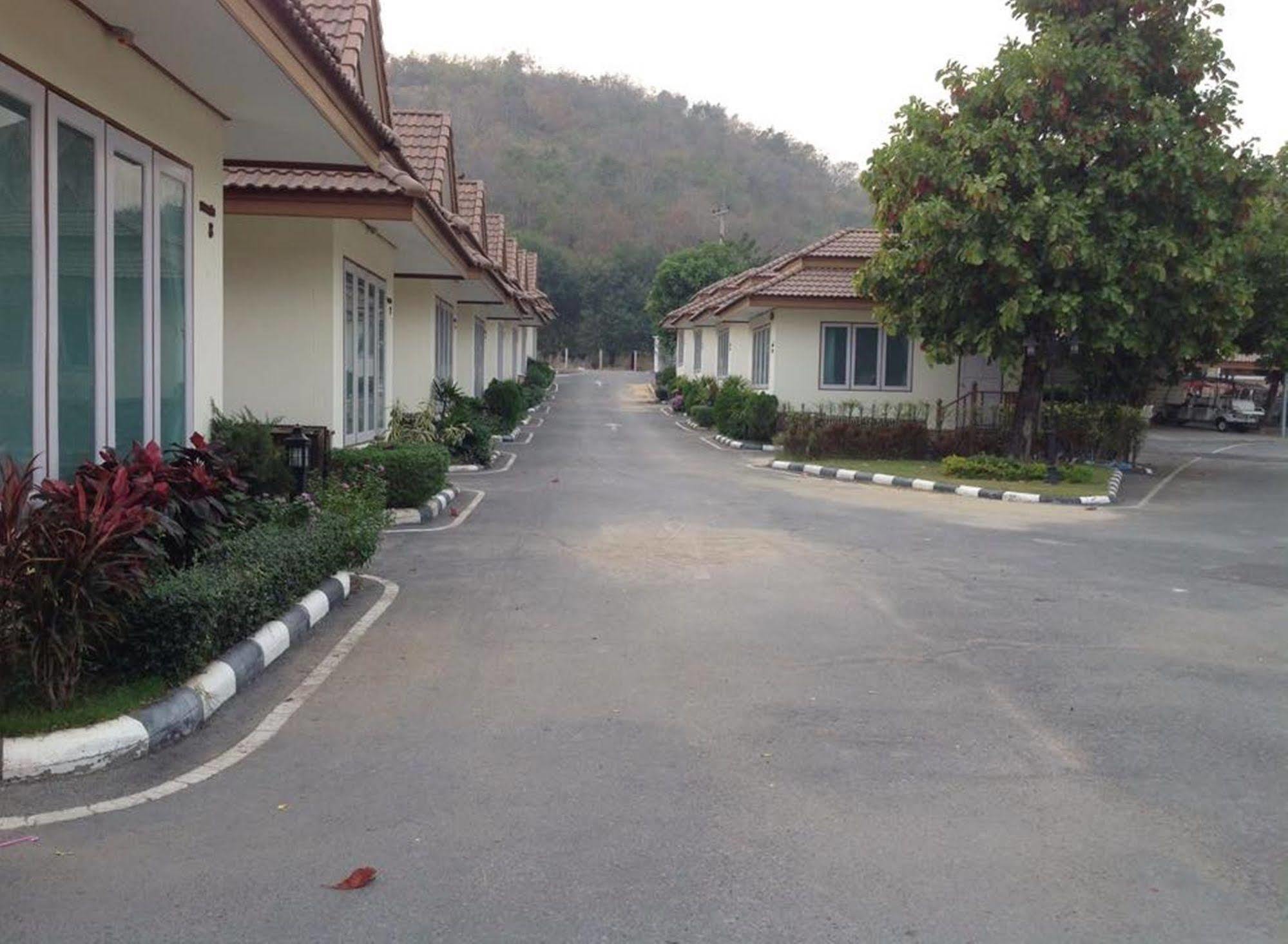 Hotel Baandara 3*