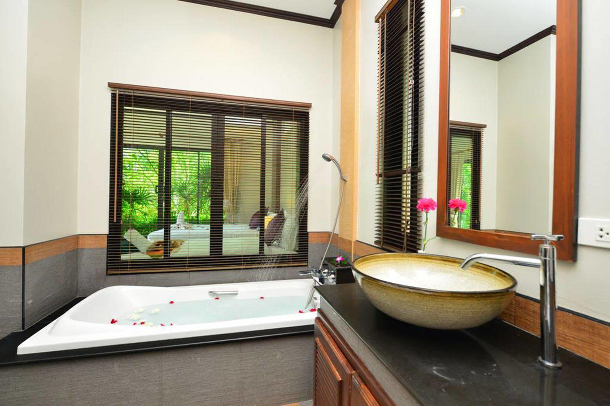 Villa Naiharn Garden Phuket