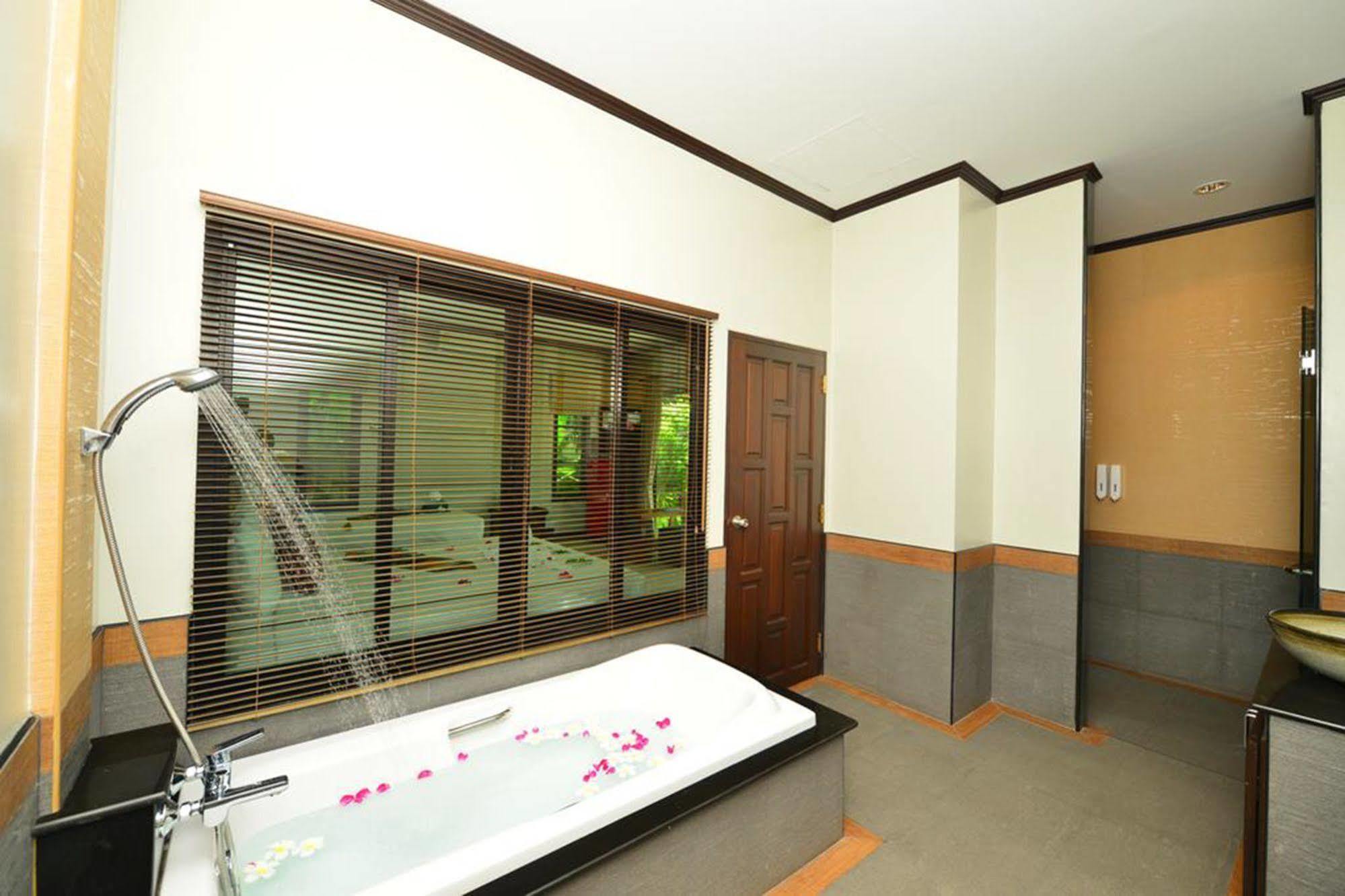 Villa Naiharn Garden *