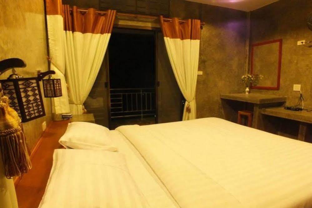 Phumaketawan Hotel 2*