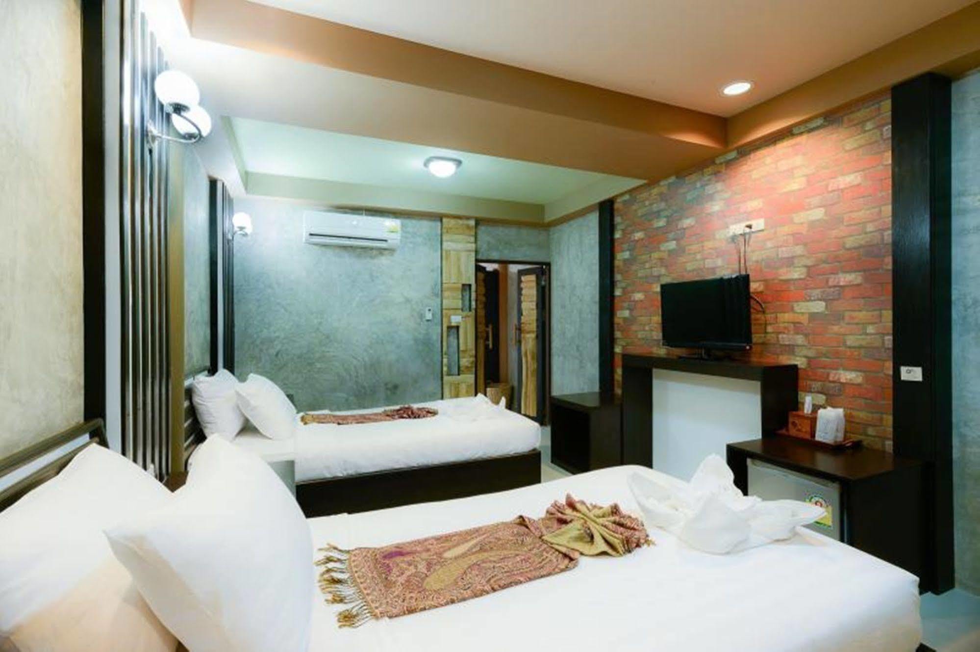 Resort The Riverpool And Kanchanaburi
