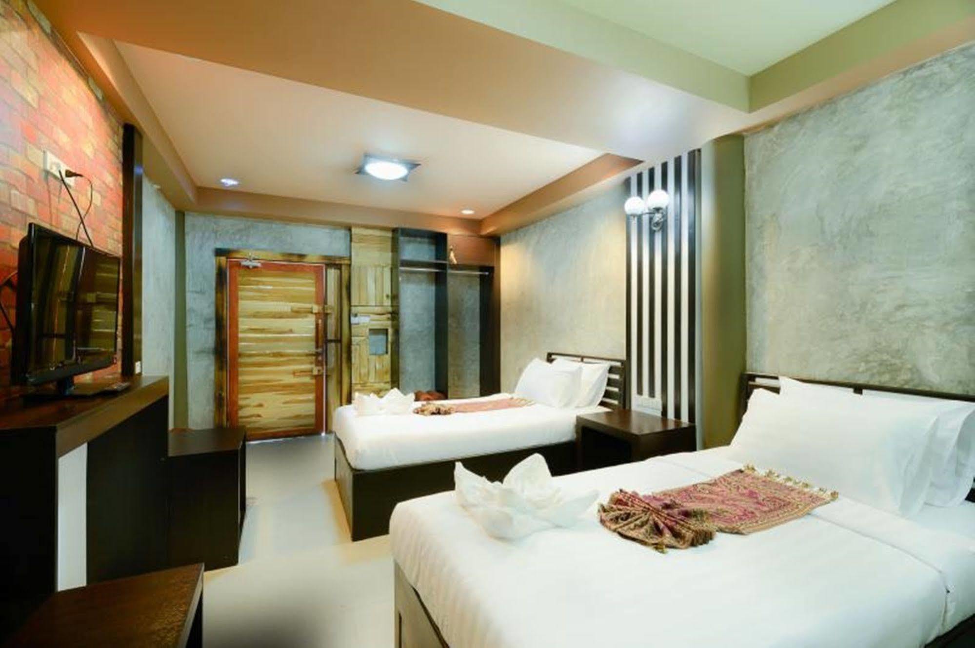 Resort The Riverpool And Kanchanaburi