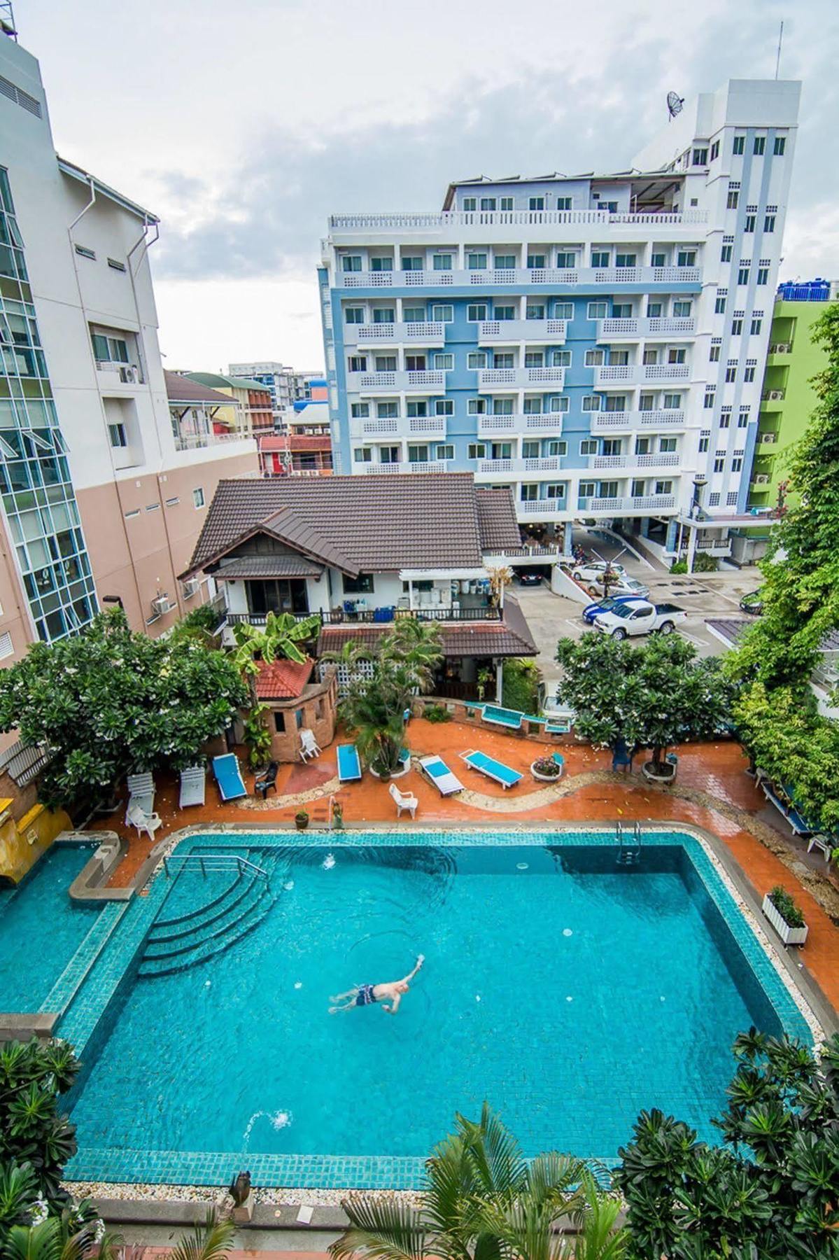 Hotel Sutus Court 1 3*