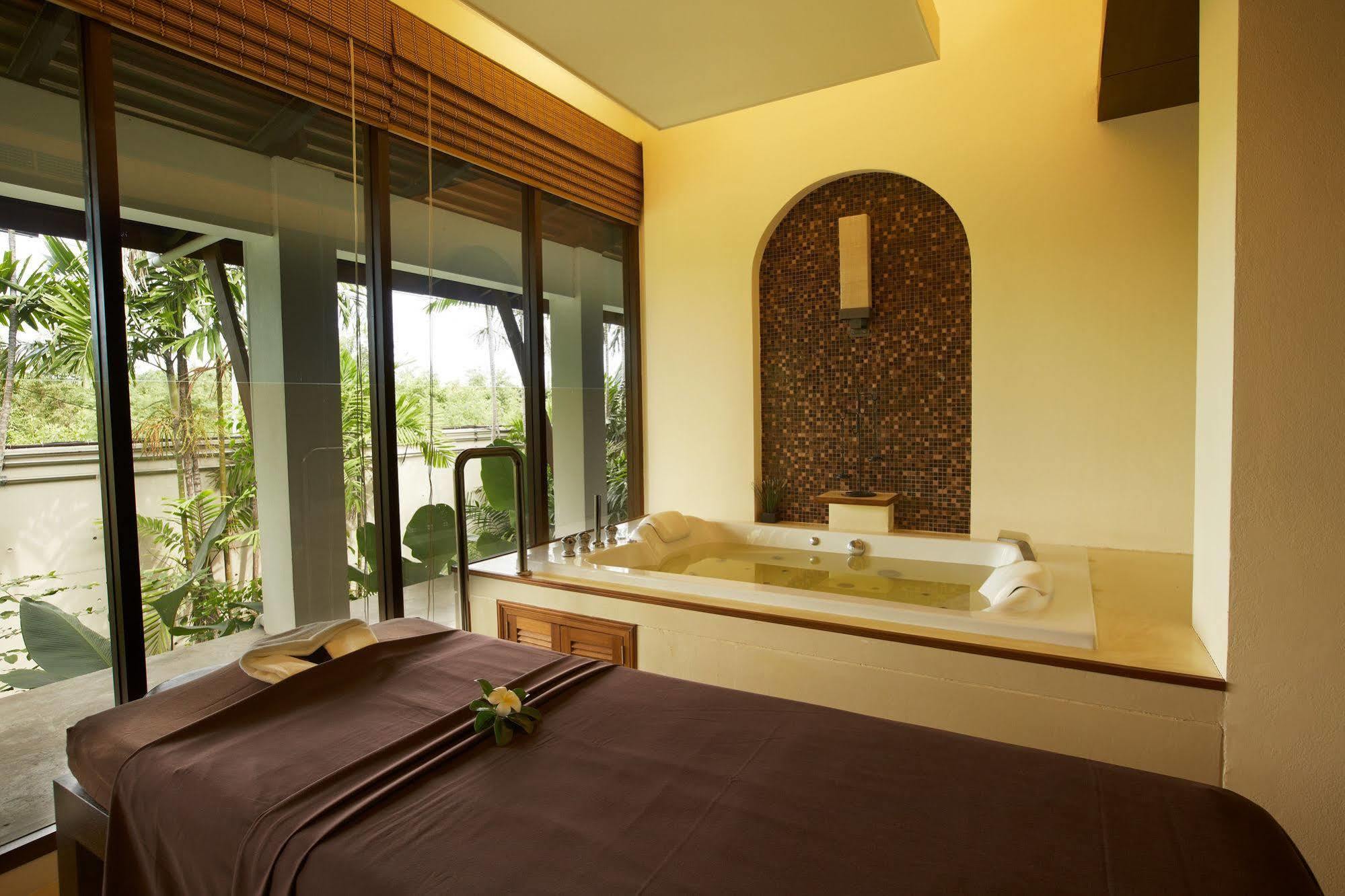 Resort Veranda Pool
