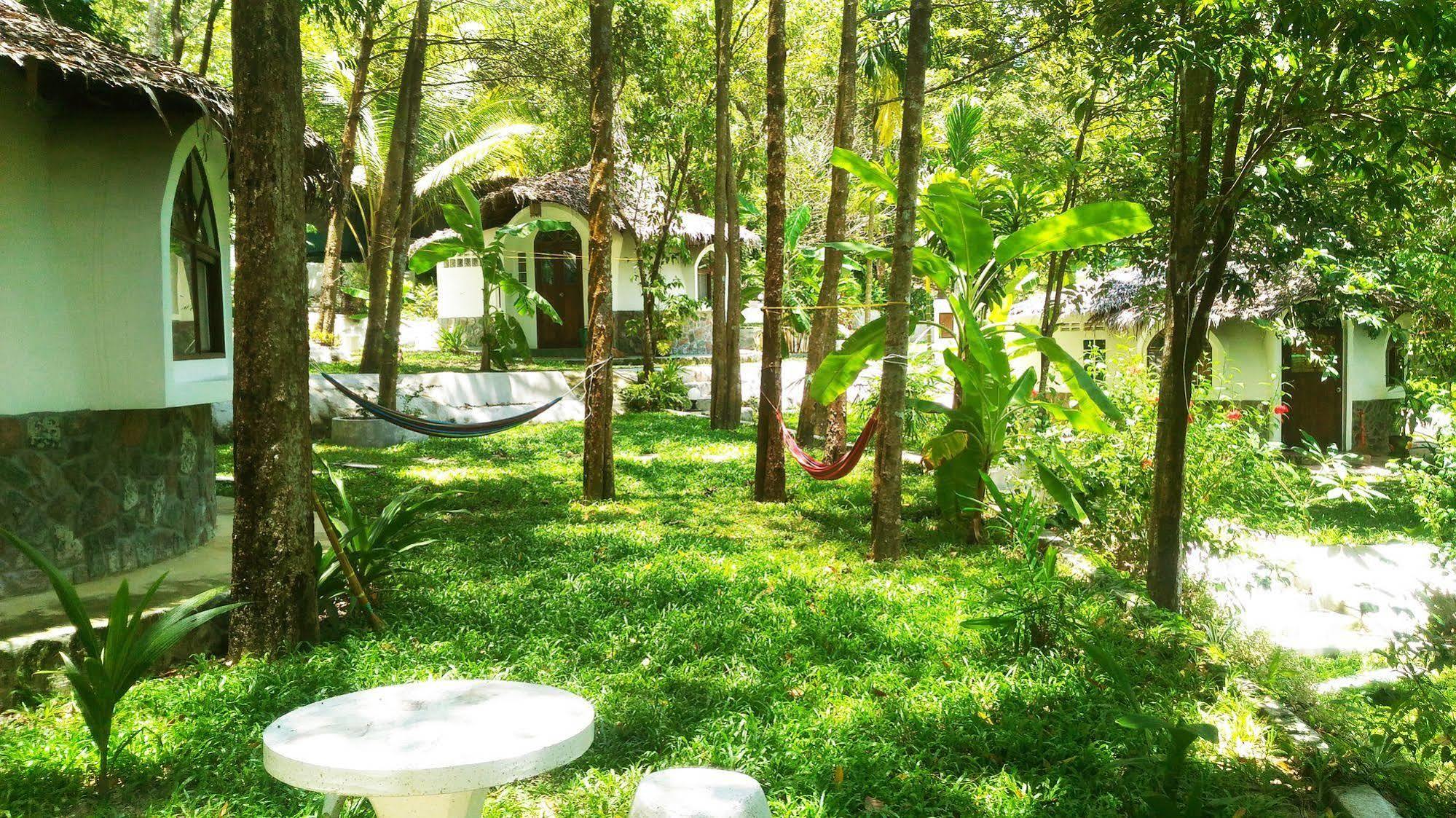 Flower Power Village Hotel Koh Phayam