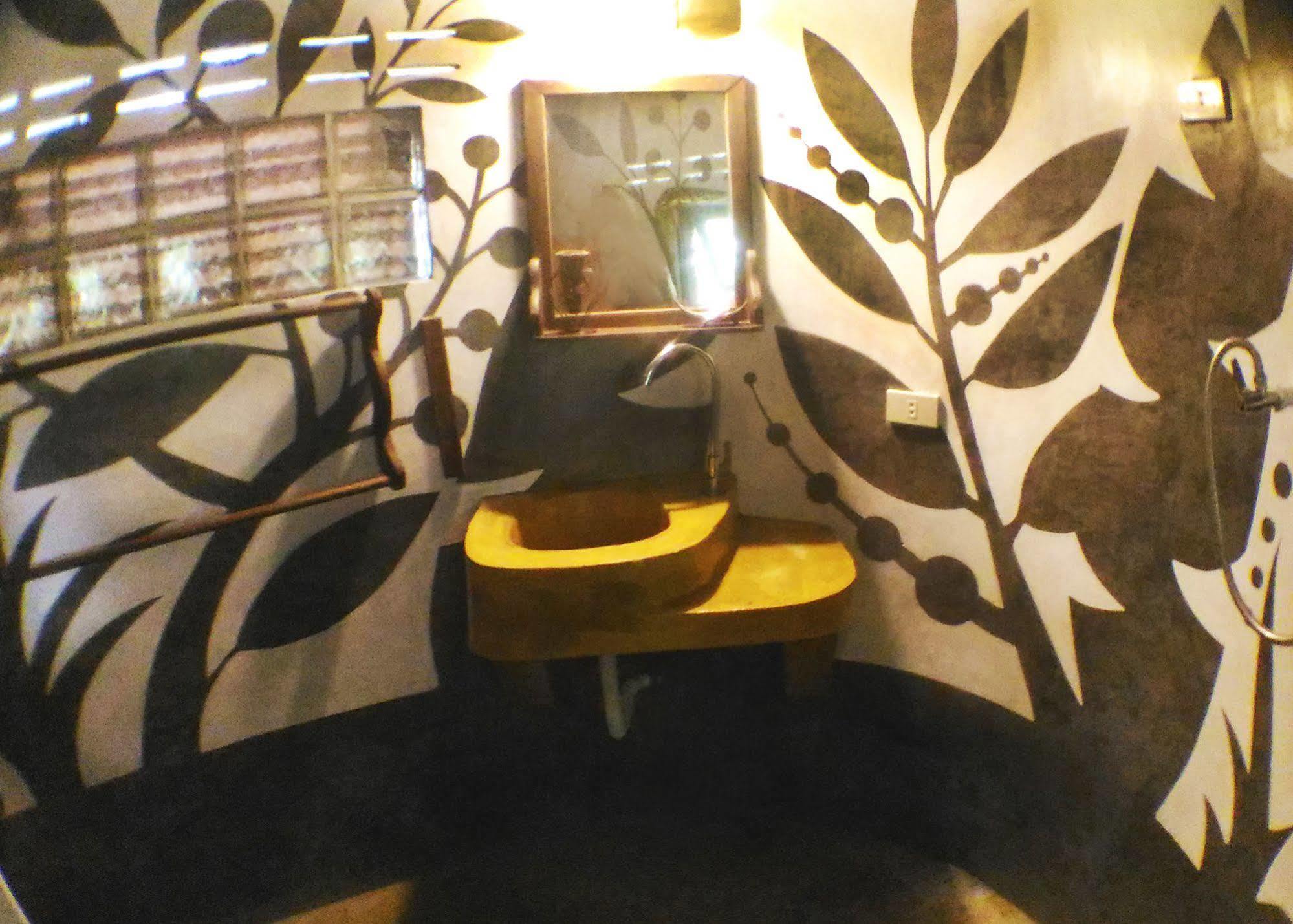 Flower Power Village Hotel 2*